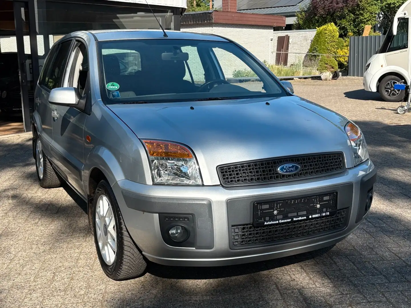 Ford Fusion Style Automatik 93TKM TÜV NEU Plateado - 2