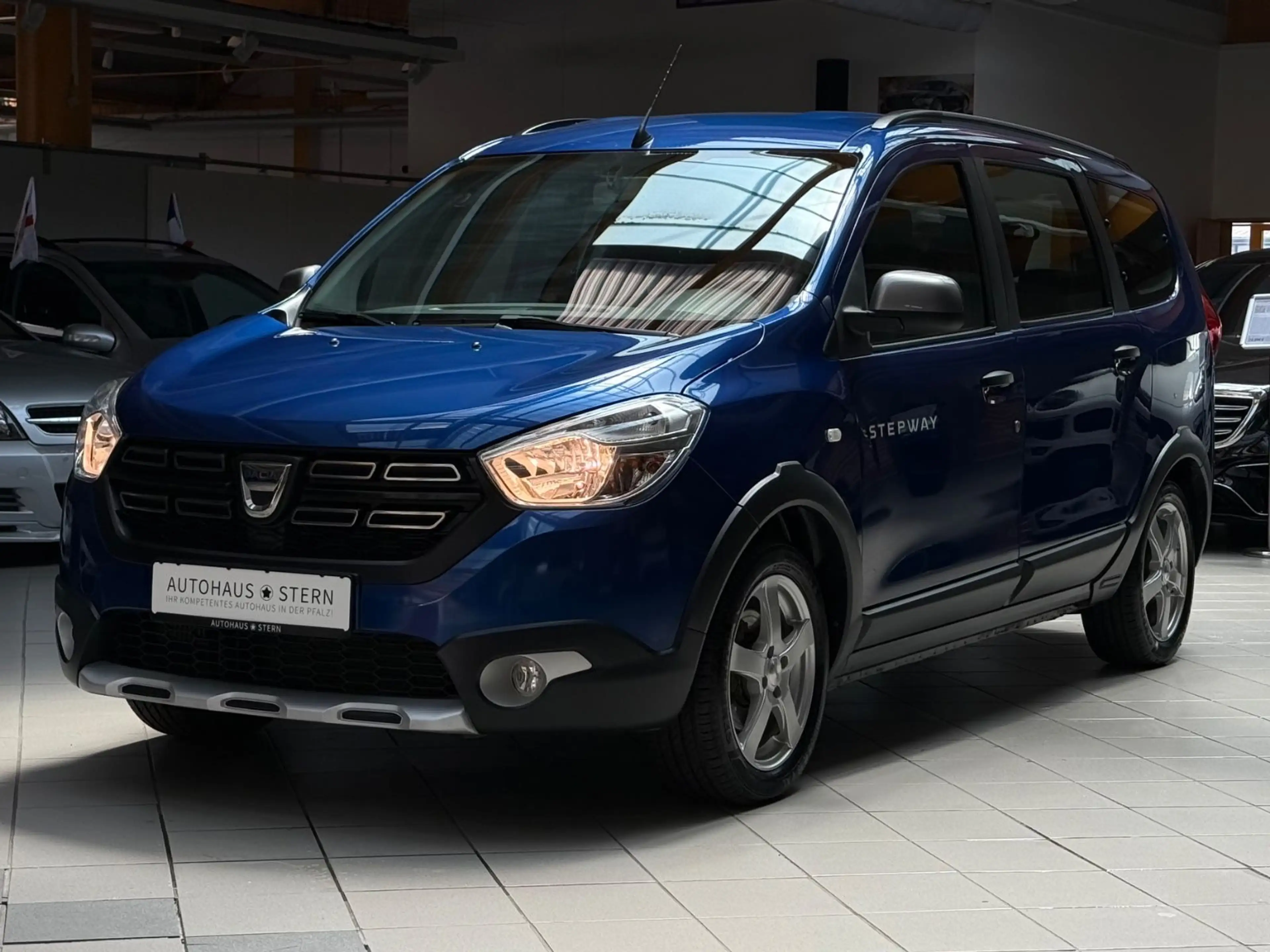 Dacia Lodgy Stepway Plus|7-Sitzer|SHZ|PDC|Kamera|Klima