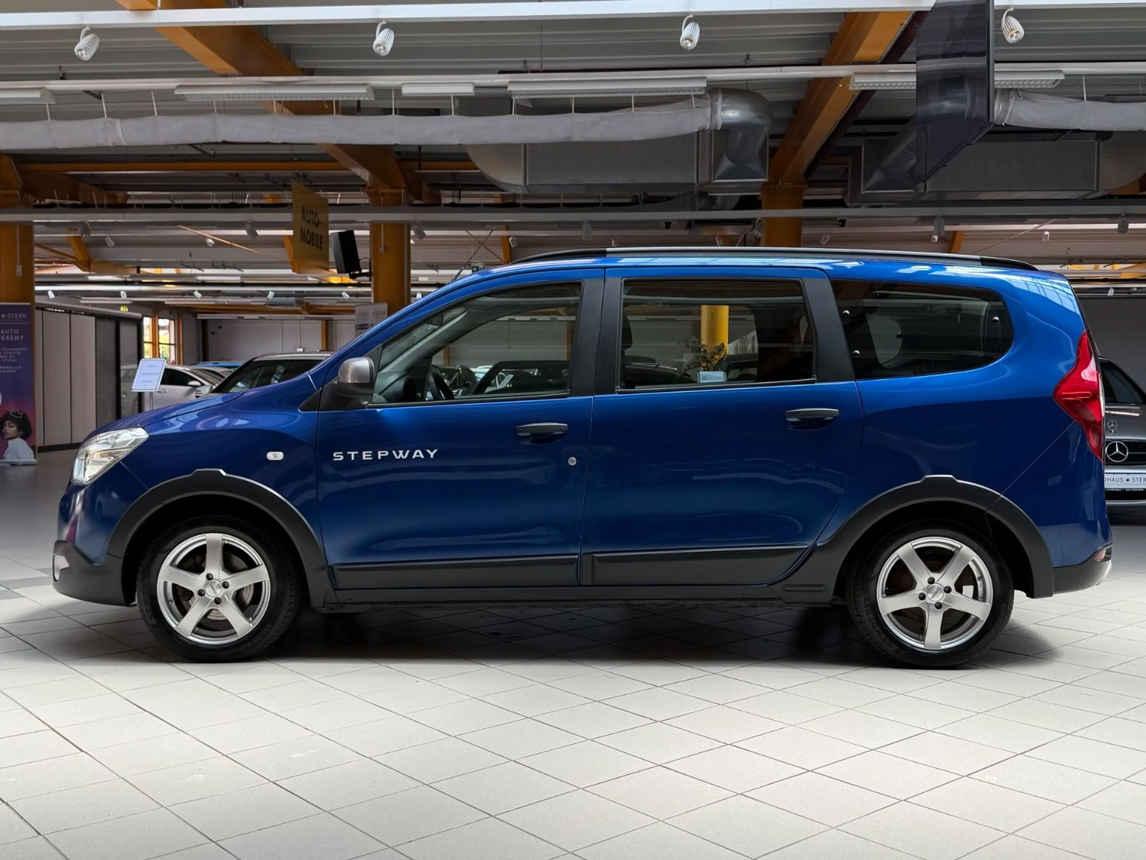 Dacia Lodgy Stepway Plus|7-Sitzer|SHZ|PDC|Kamera|Klima — photo 3