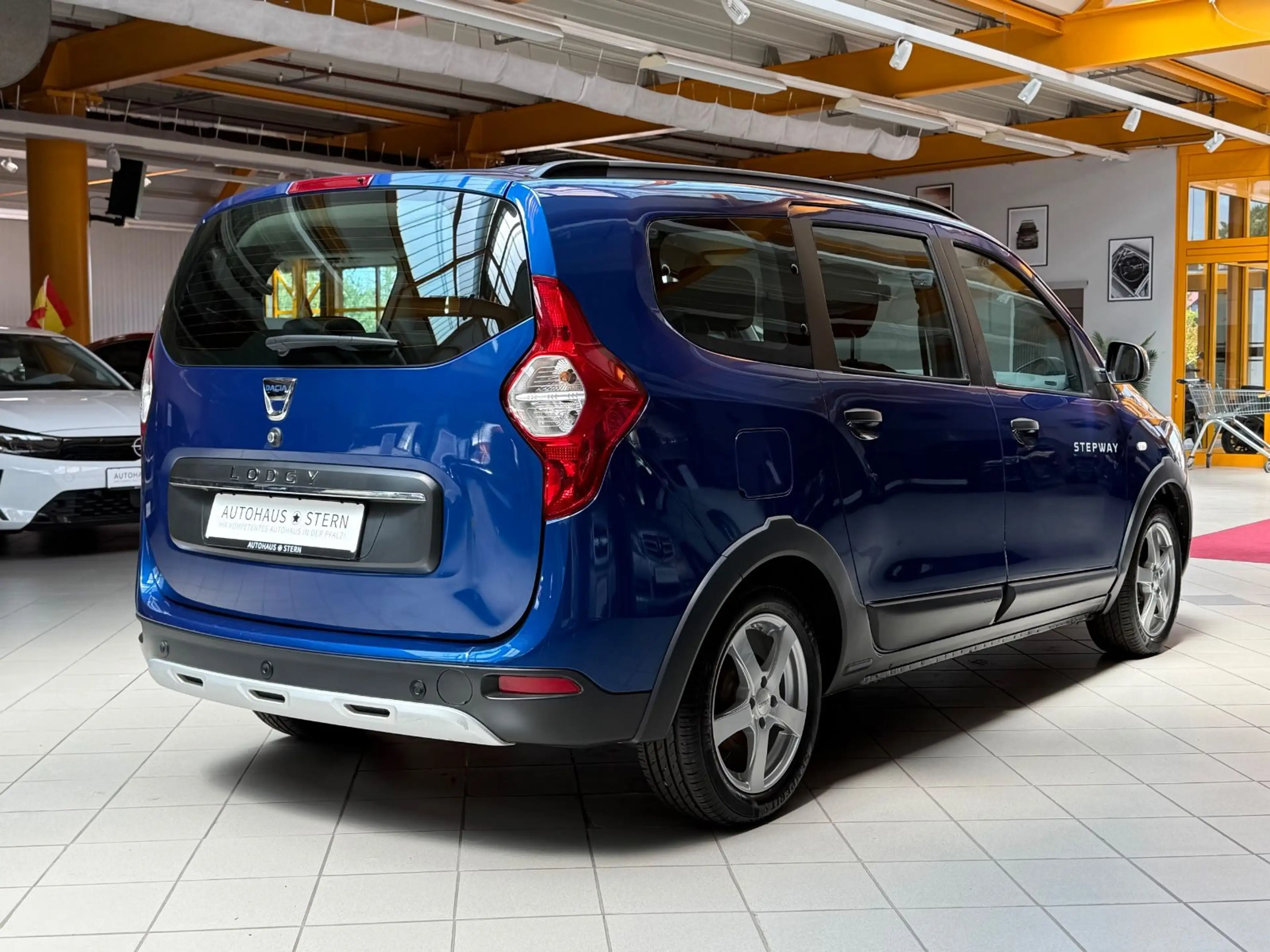 Dacia Lodgy Stepway Plus|7-Sitzer|SHZ|PDC|Kamera|Klima — photo 6