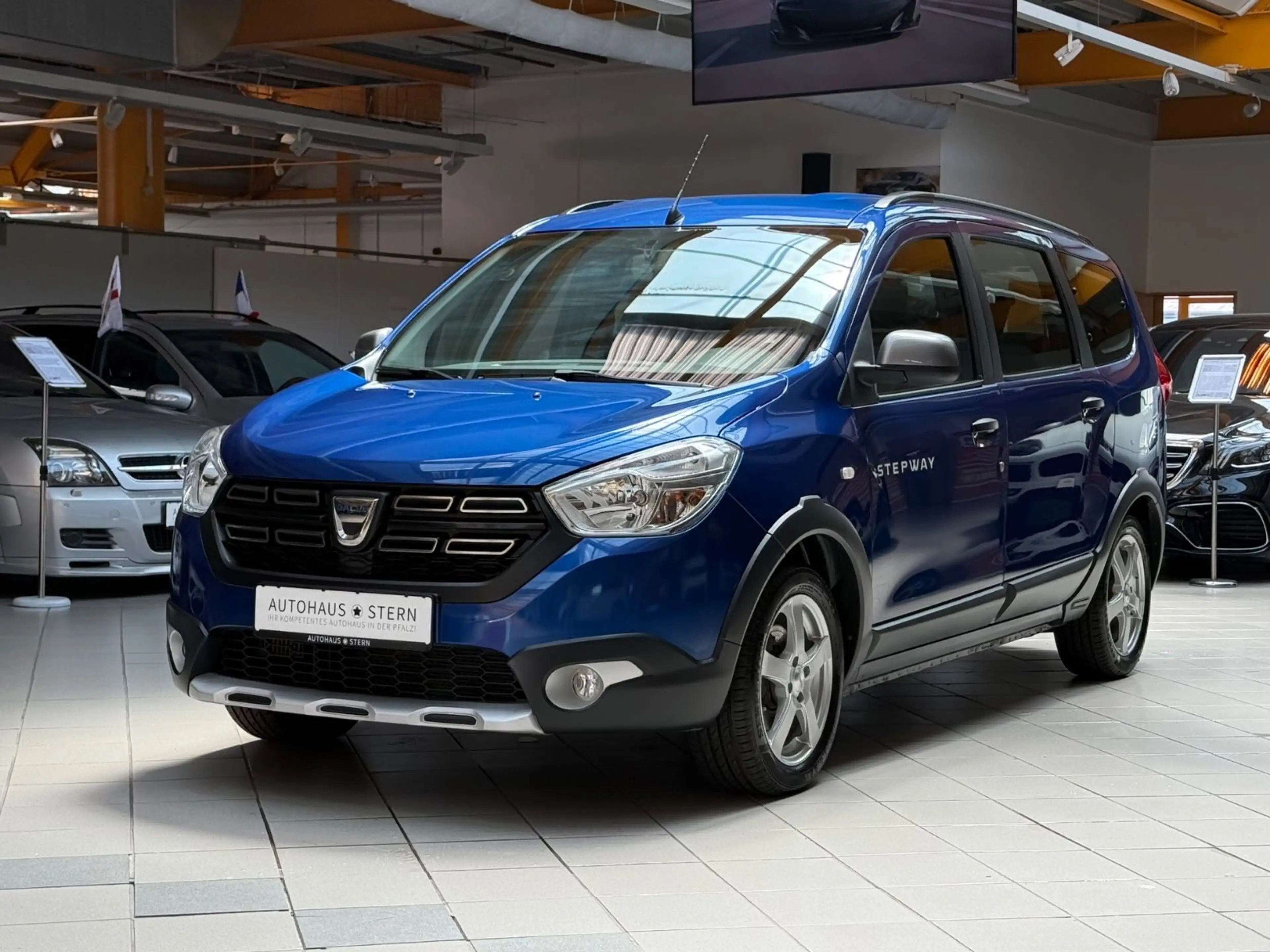 Dacia Lodgy Stepway Plus|7-Sitzer|SHZ|PDC|Kamera|Klima — photo 2