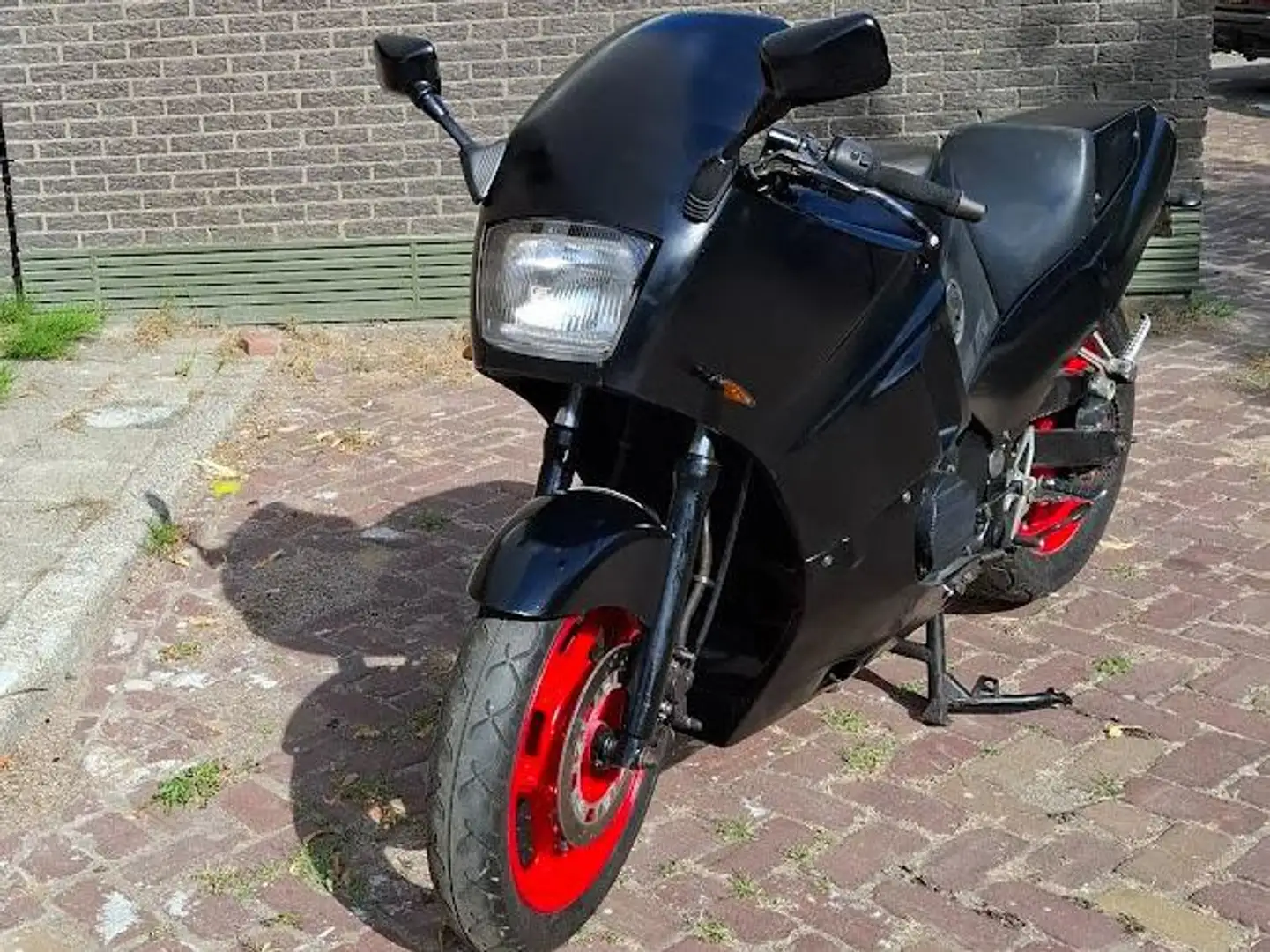 Kawasaki GPX 600 R Fekete - 1