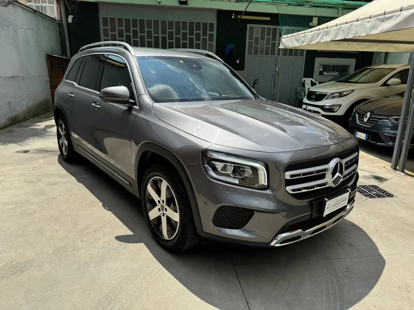 Mercedes-Benz GLB 200 GLB 200 Automatic Sport Plus Šedá - 2