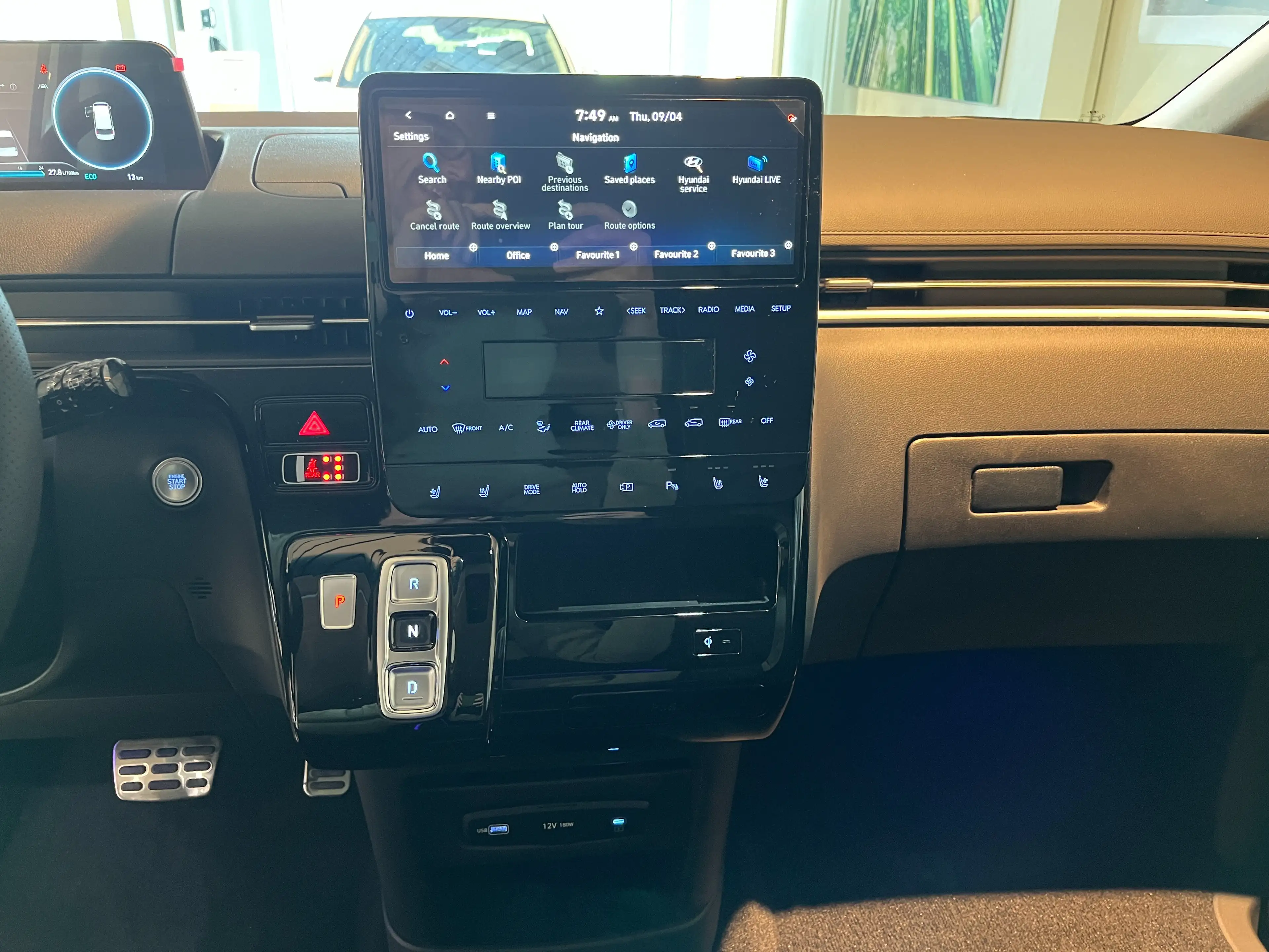 Hyundai STARIA Signature Hybrid 2WD — photo 11