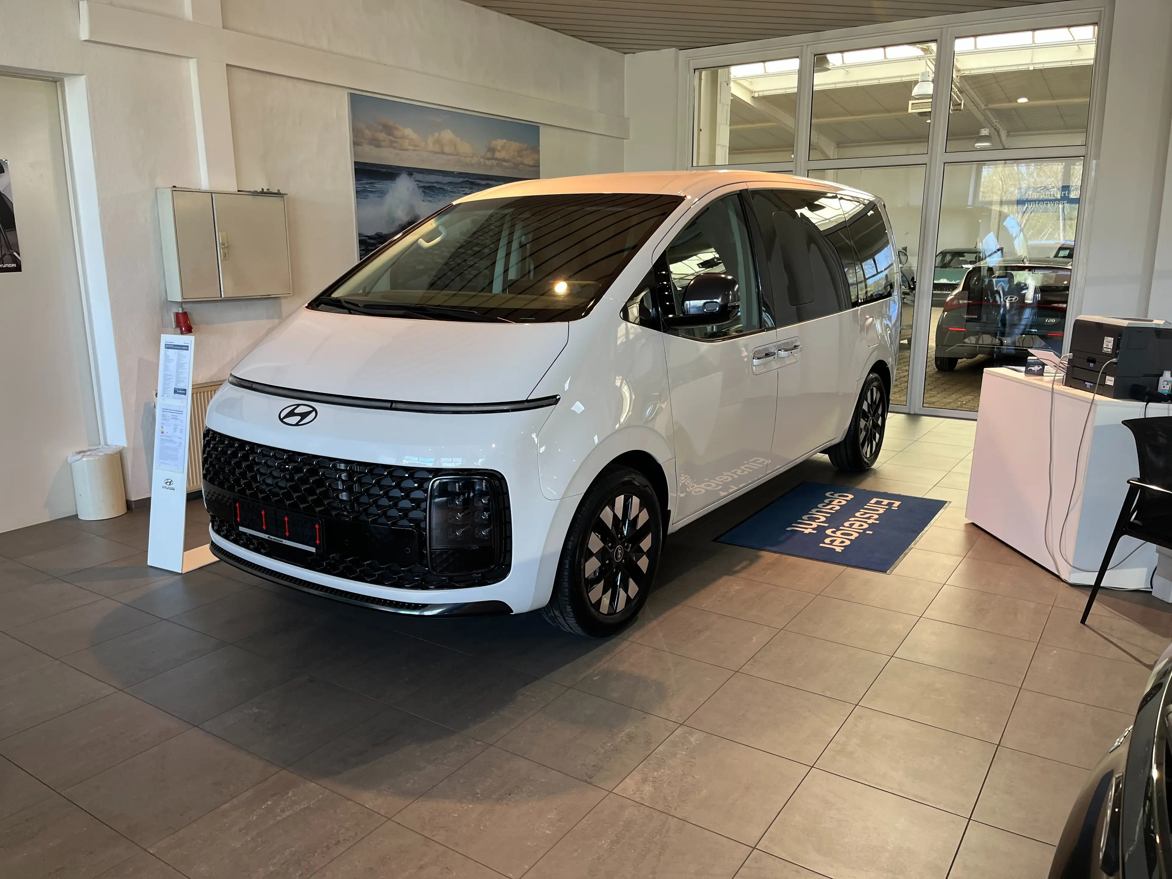 Hyundai STARIA Signature Hybrid 2WD