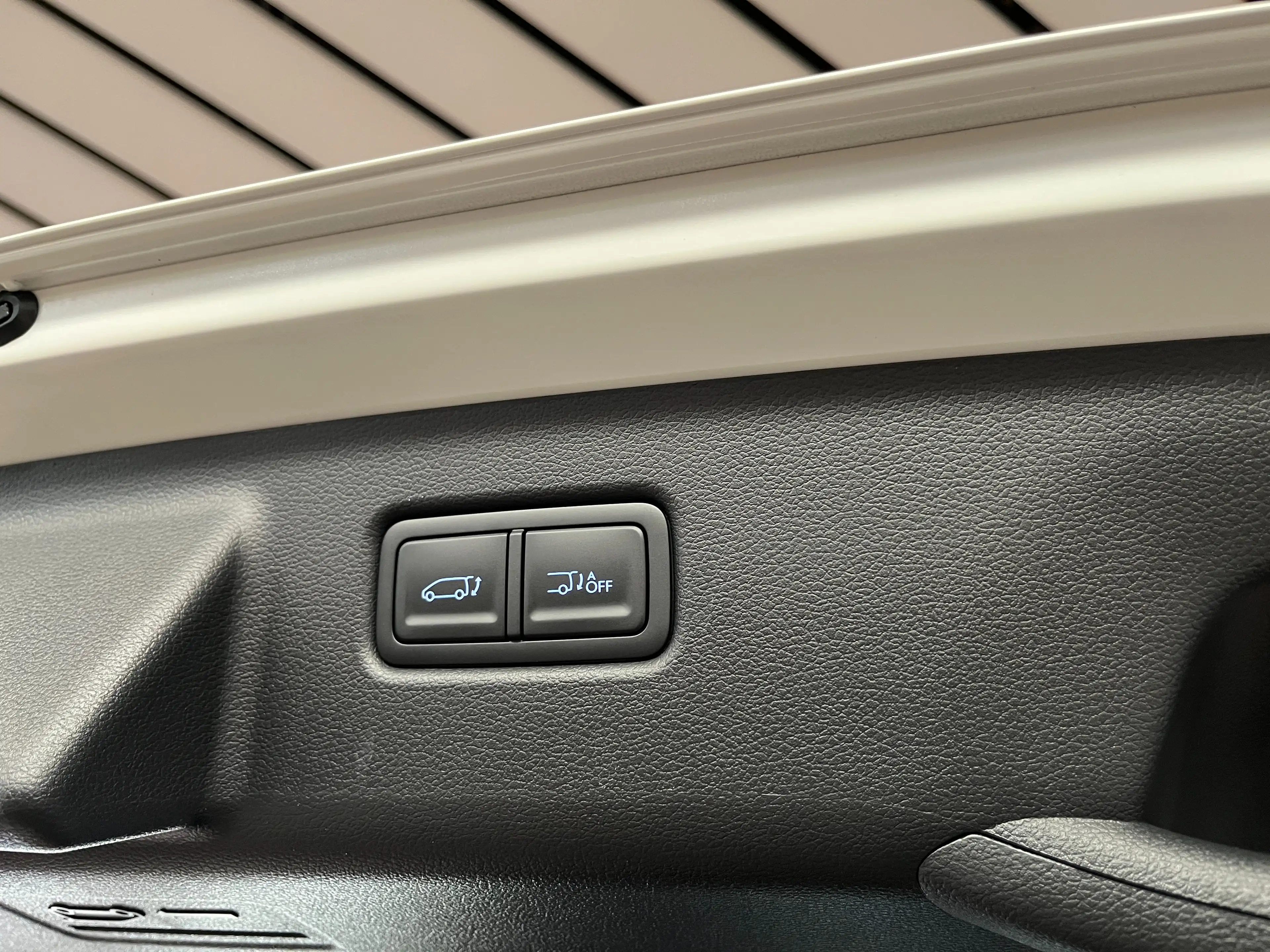 Hyundai STARIA Signature Hybrid 2WD — photo 5