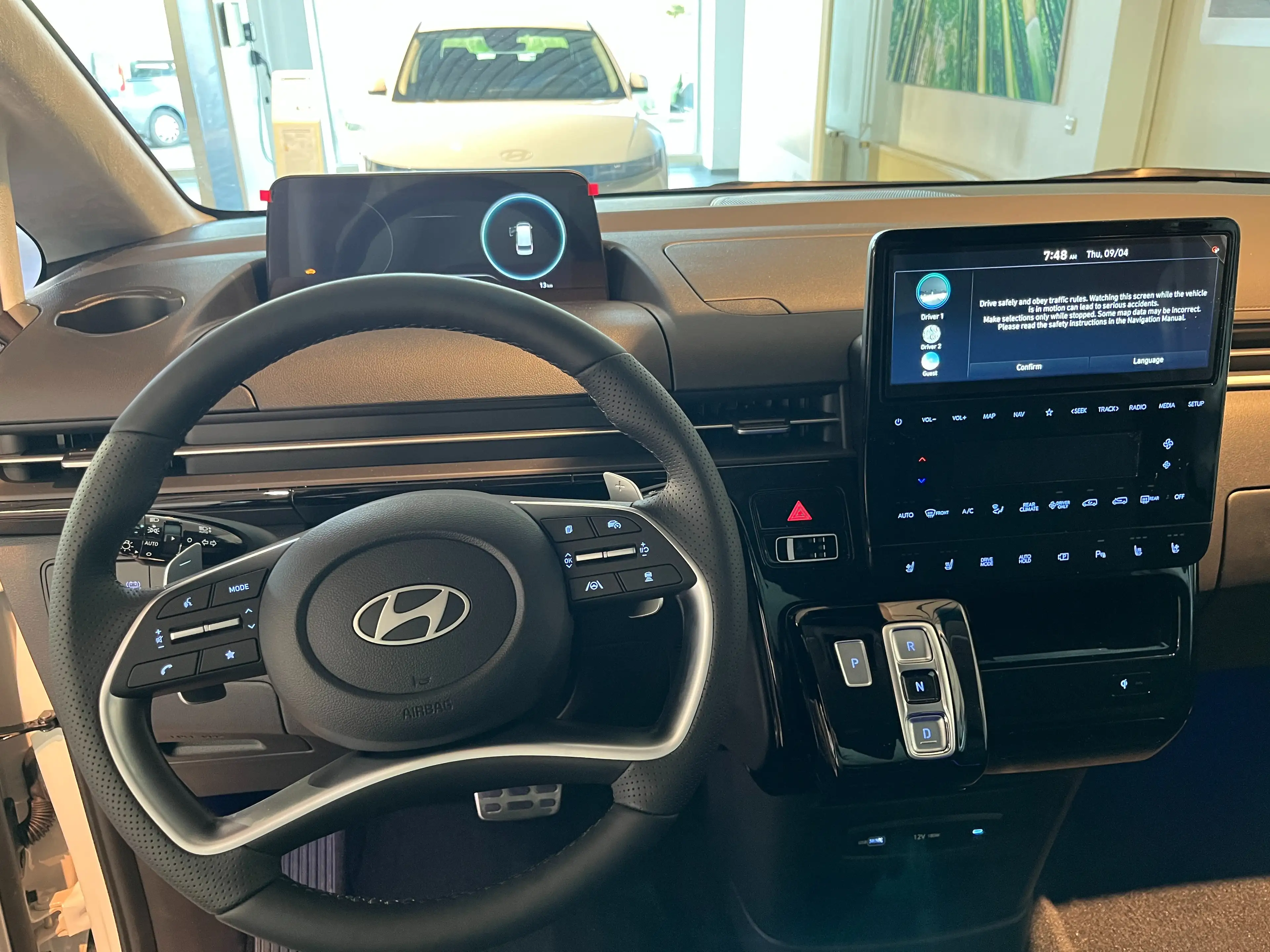 Hyundai STARIA Signature Hybrid 2WD — photo 9