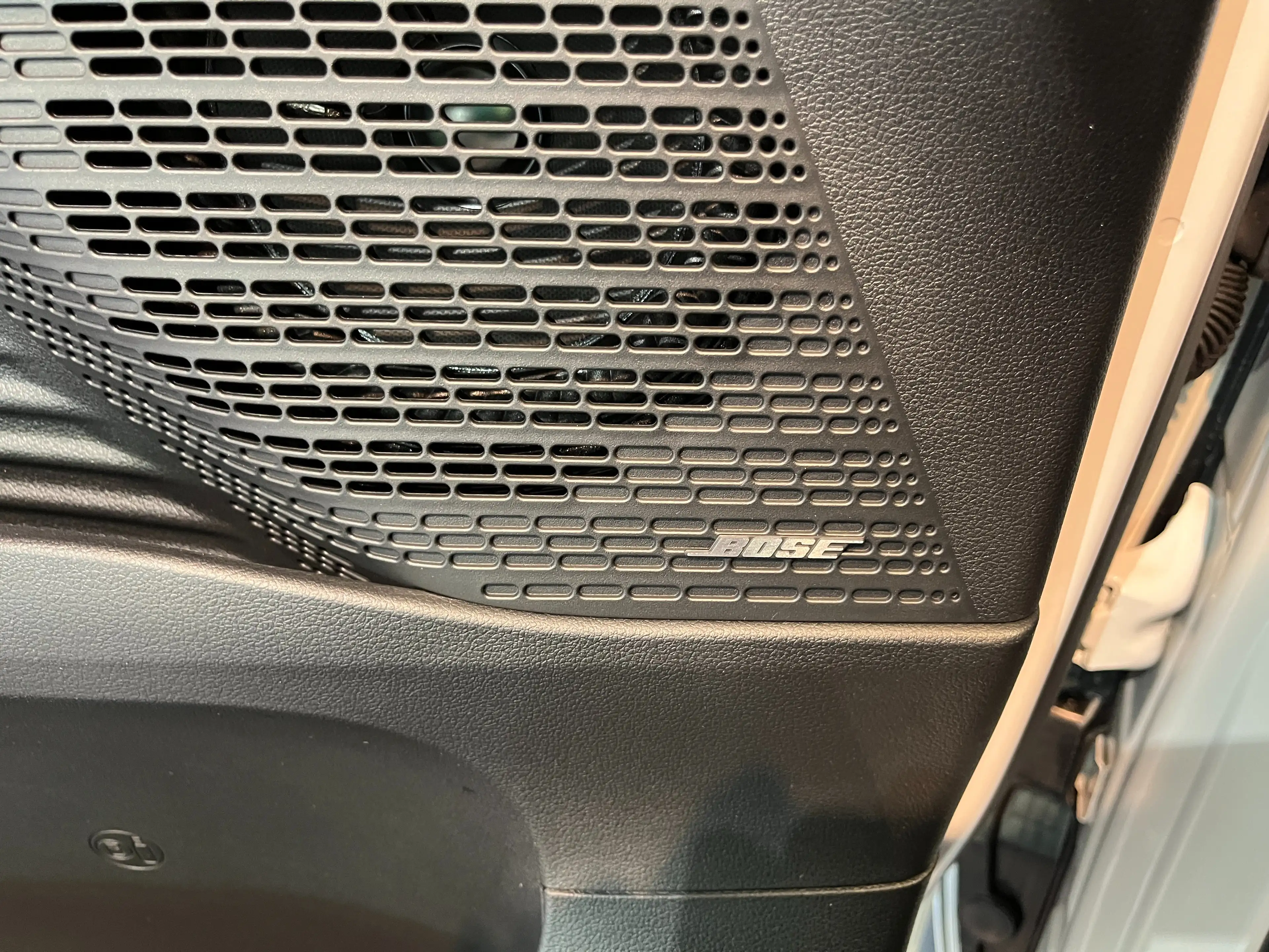 Hyundai STARIA Signature Hybrid 2WD — photo 13