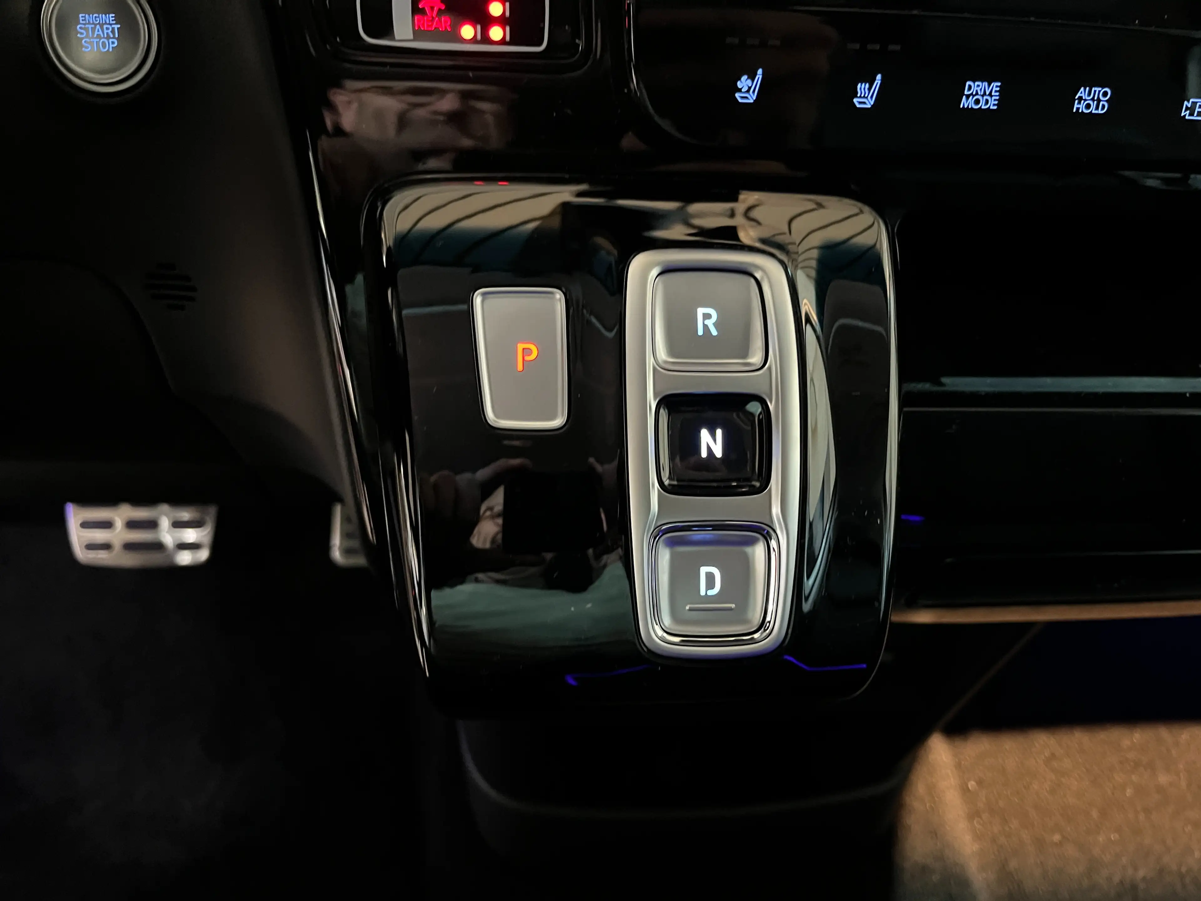 Hyundai STARIA Signature Hybrid 2WD — photo 12