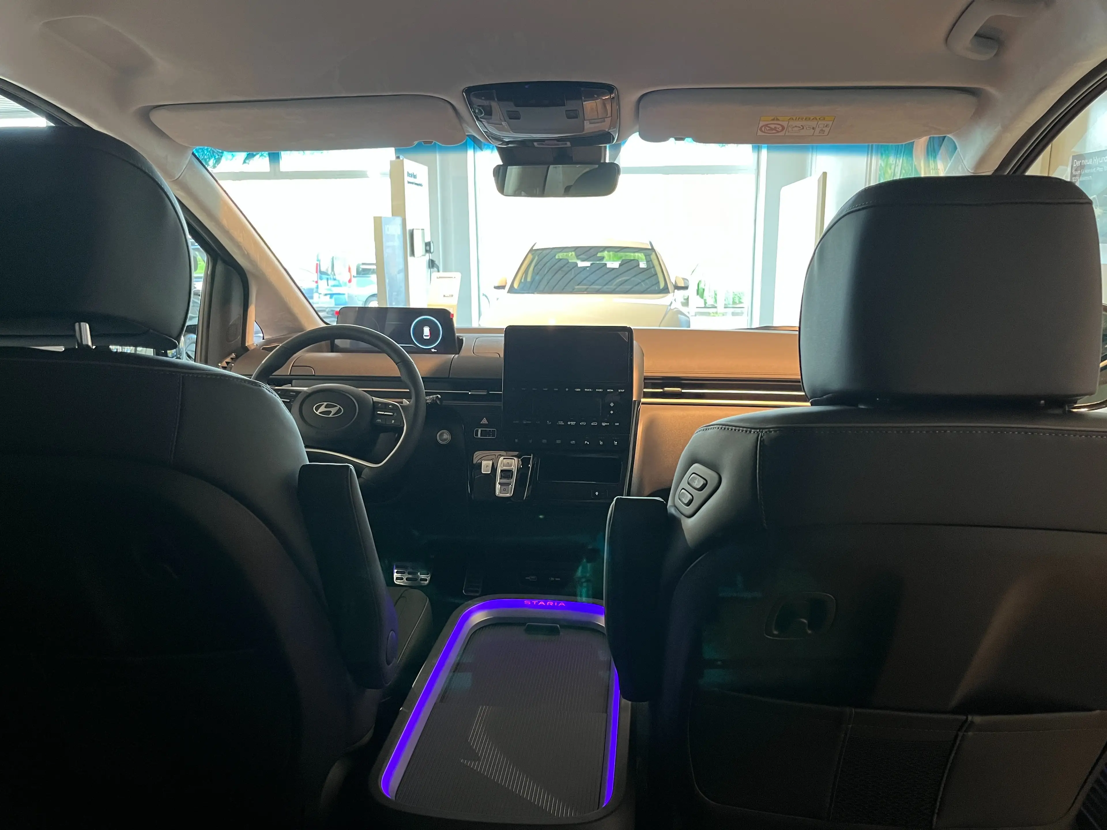 Hyundai STARIA Signature Hybrid 2WD — photo 8
