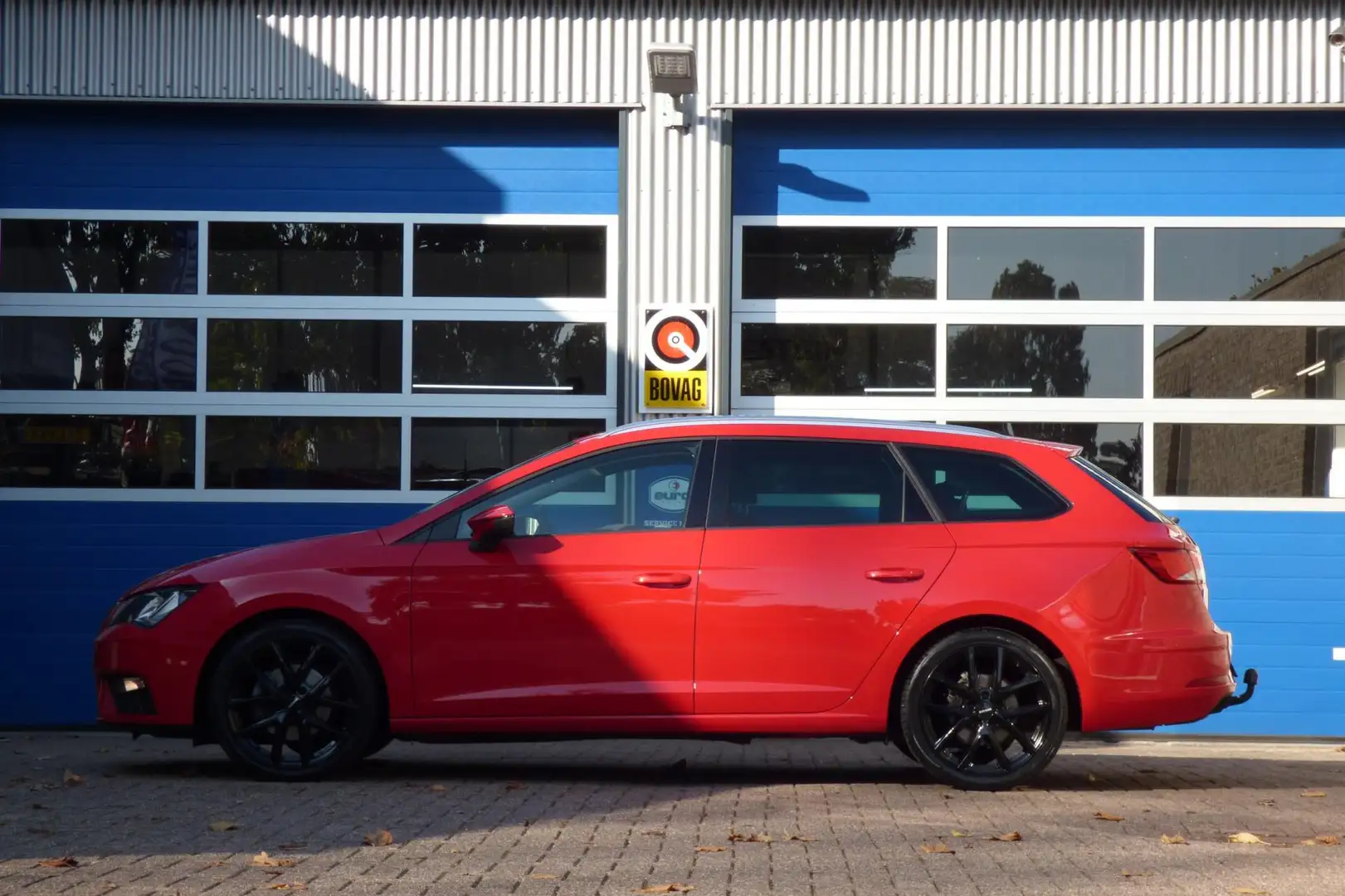 SEAT Leon ST 1.5 TSI Style Ultimate Edition / FR uitvoering. Rood - 2