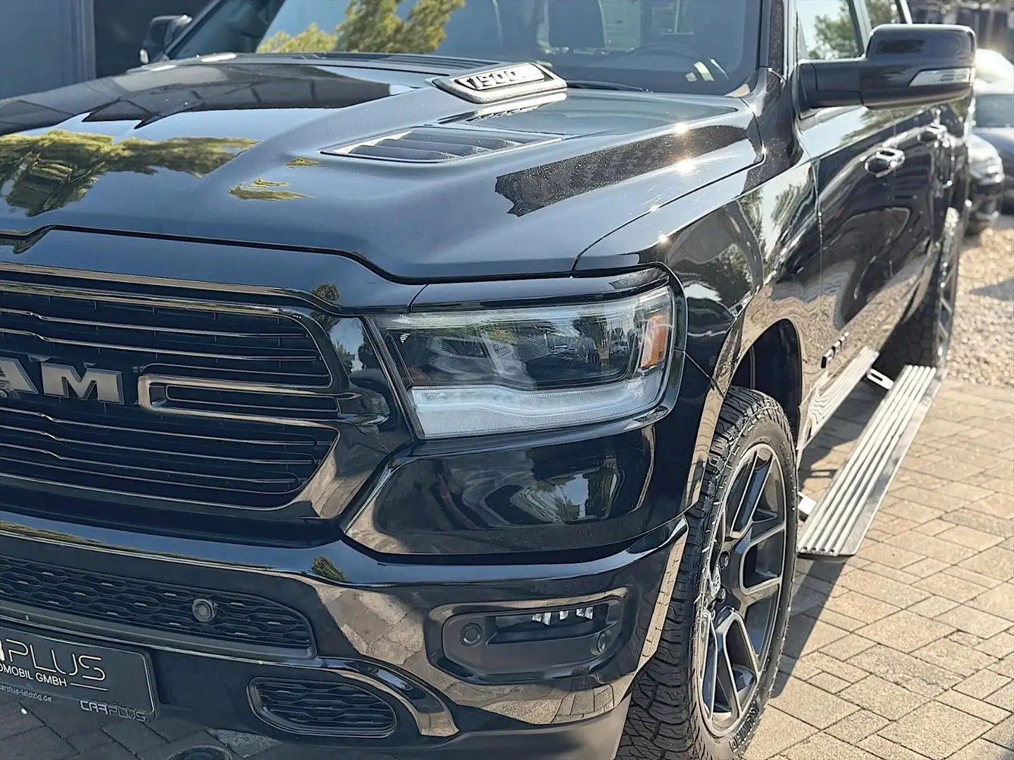 Dodge RAM 5.7 V8 HEMI SPORT 4x4 *Pano*360*Luft*ACC*22' Schwarz - 2
