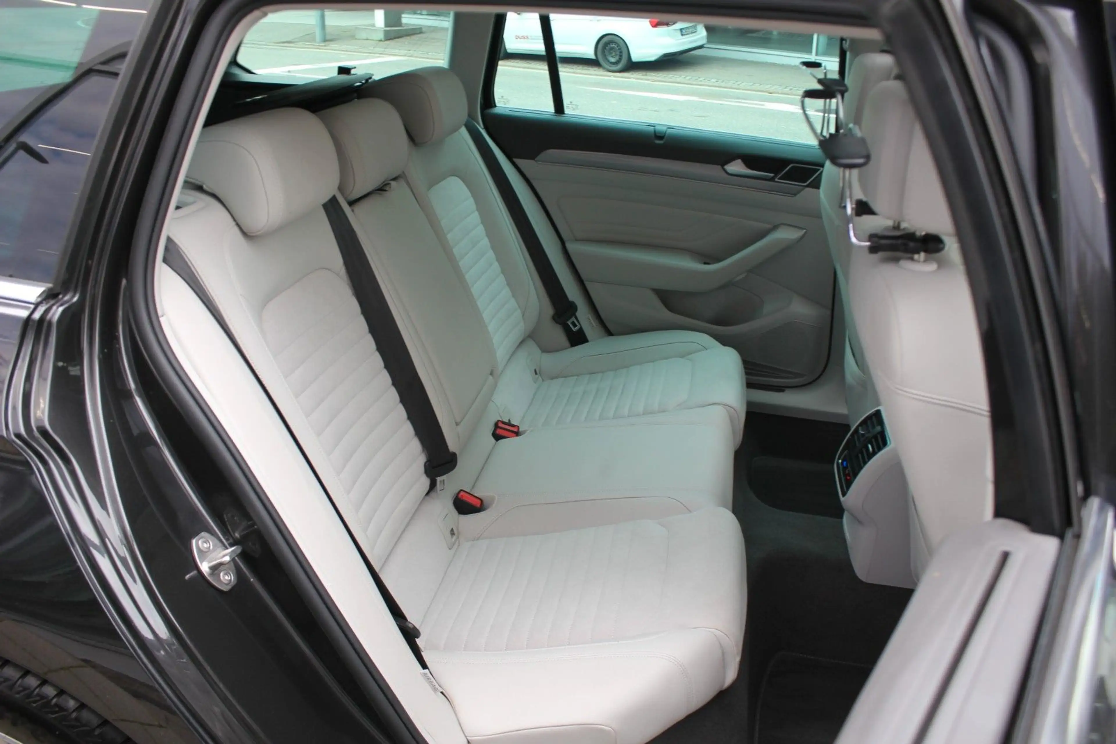 Volkswagen Passat Variant GTE 1.4 TSI eHybrid DSG Navi,LED, — photo 9