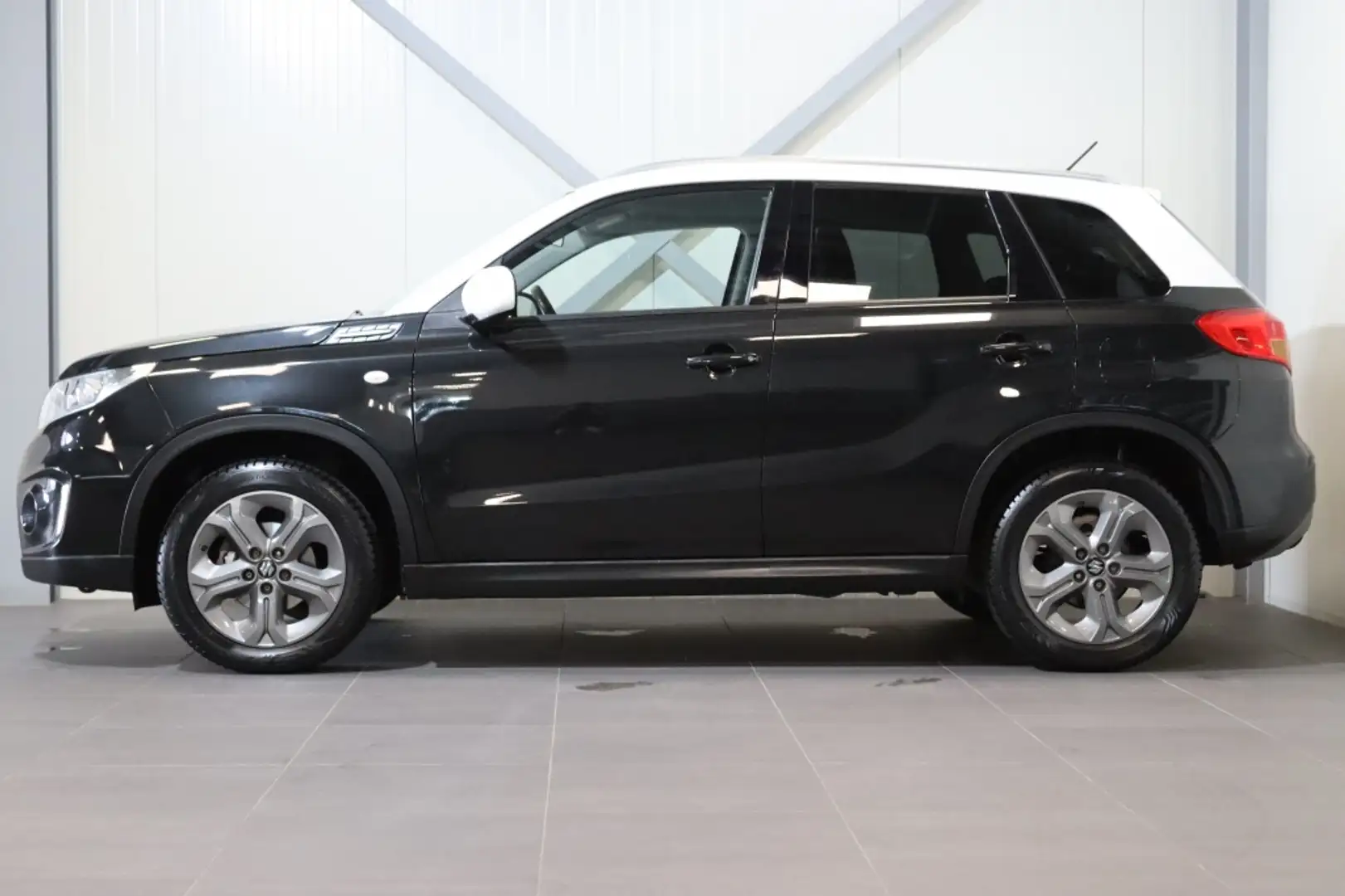 Suzuki Vitara 1.6 Exclusive Zwart - 2
