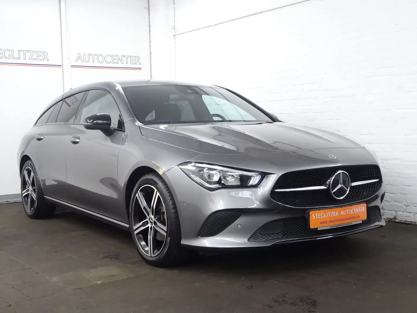 Mercedes-Benz CLA 180 SB Progressive 7G Night/LED/Kamera/TW/Ambiente/Nav Grijs - 2