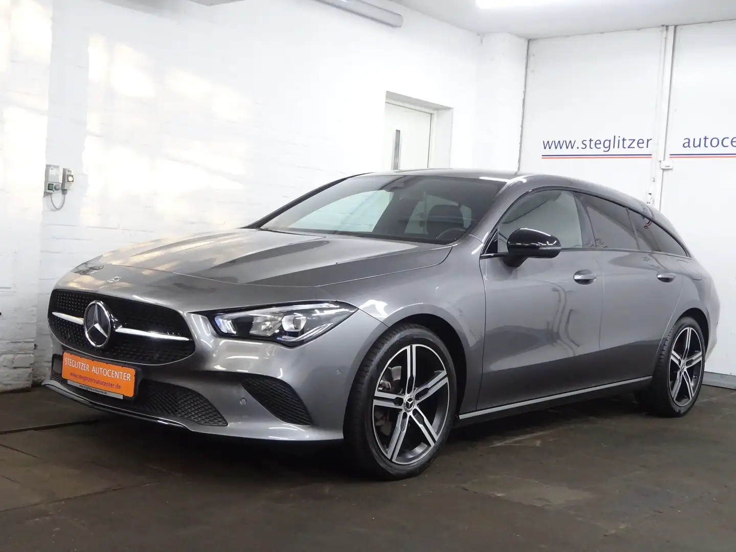 Mercedes-Benz CLA 180 SB Progressive 7G Night/LED/Kamera/TW/Ambiente/Nav Grijs - 1