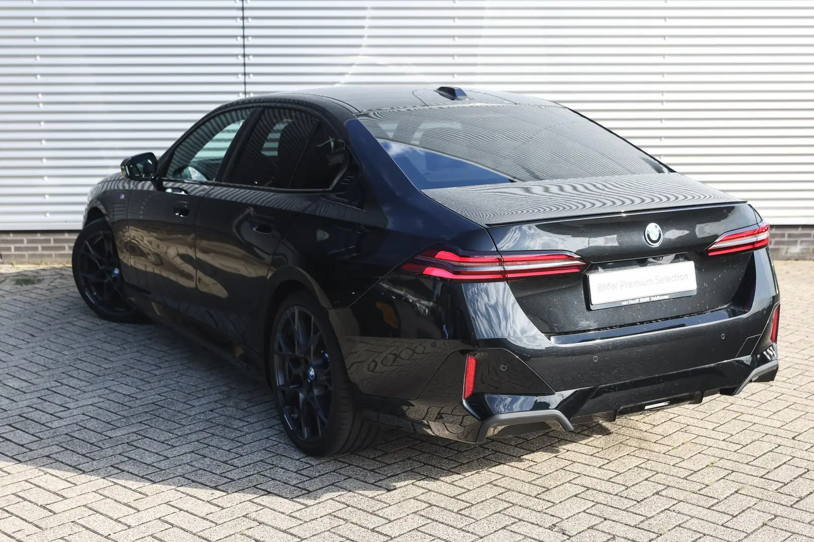 BMW 530 5 Serie 530e M Sport Automaat / Panoramadak / Trek Schwarz - 2