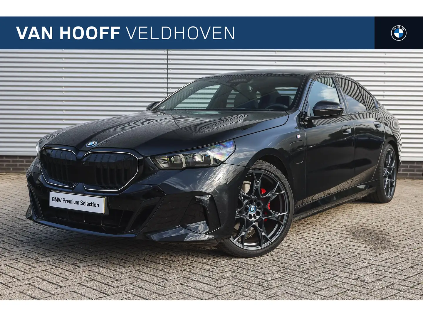 BMW 530 5 Serie 530e M Sport Automaat / Panoramadak / Trek Schwarz - 1