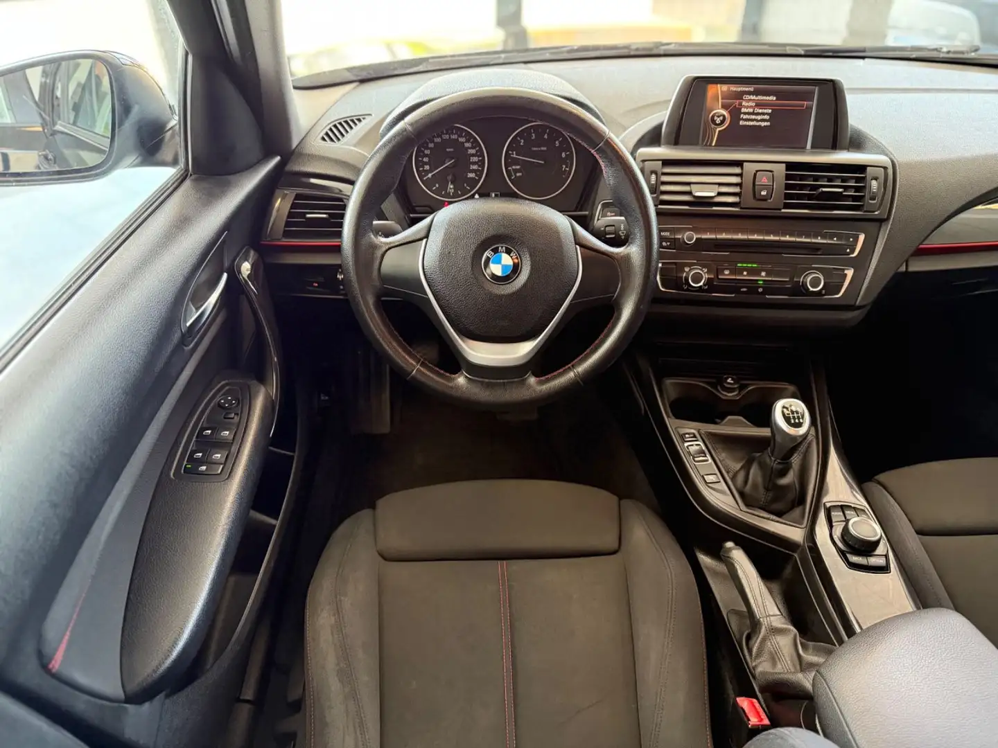BMW 116 i 5-trg Klimaanlage PDC Radio Schwarz - 2