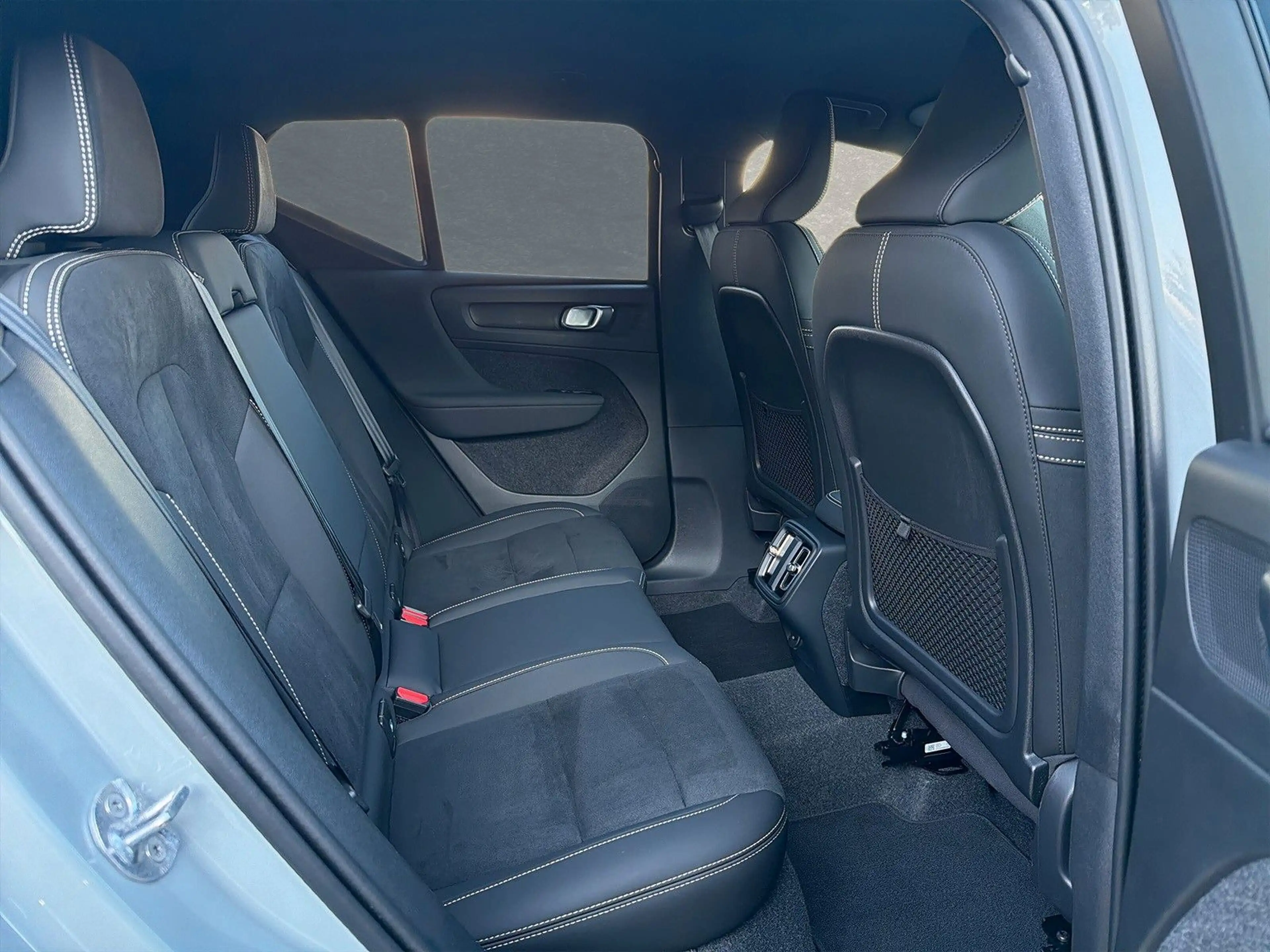 Volvo XC40 B3 MILD-Hybrid Black Edition Plus ACC BLIS — photo 5