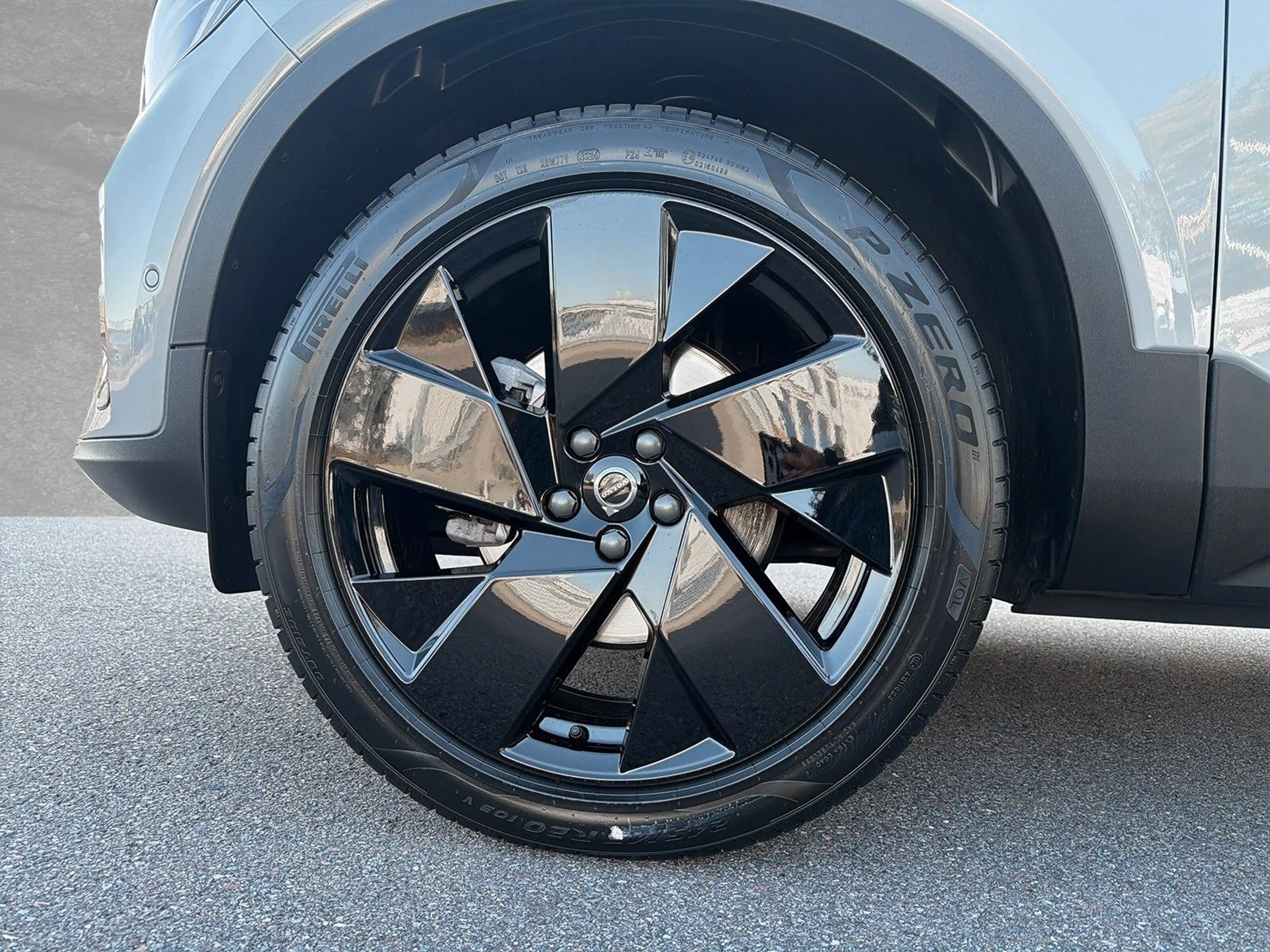 Volvo XC40 B3 MILD-Hybrid Black Edition Plus ACC BLIS — photo 2
