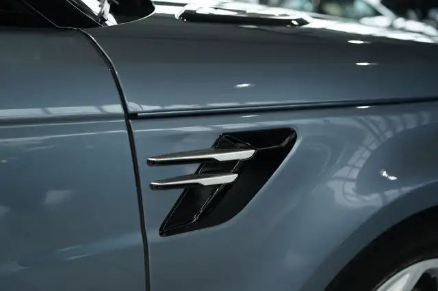 Land Rover Range Rover Sport view 8