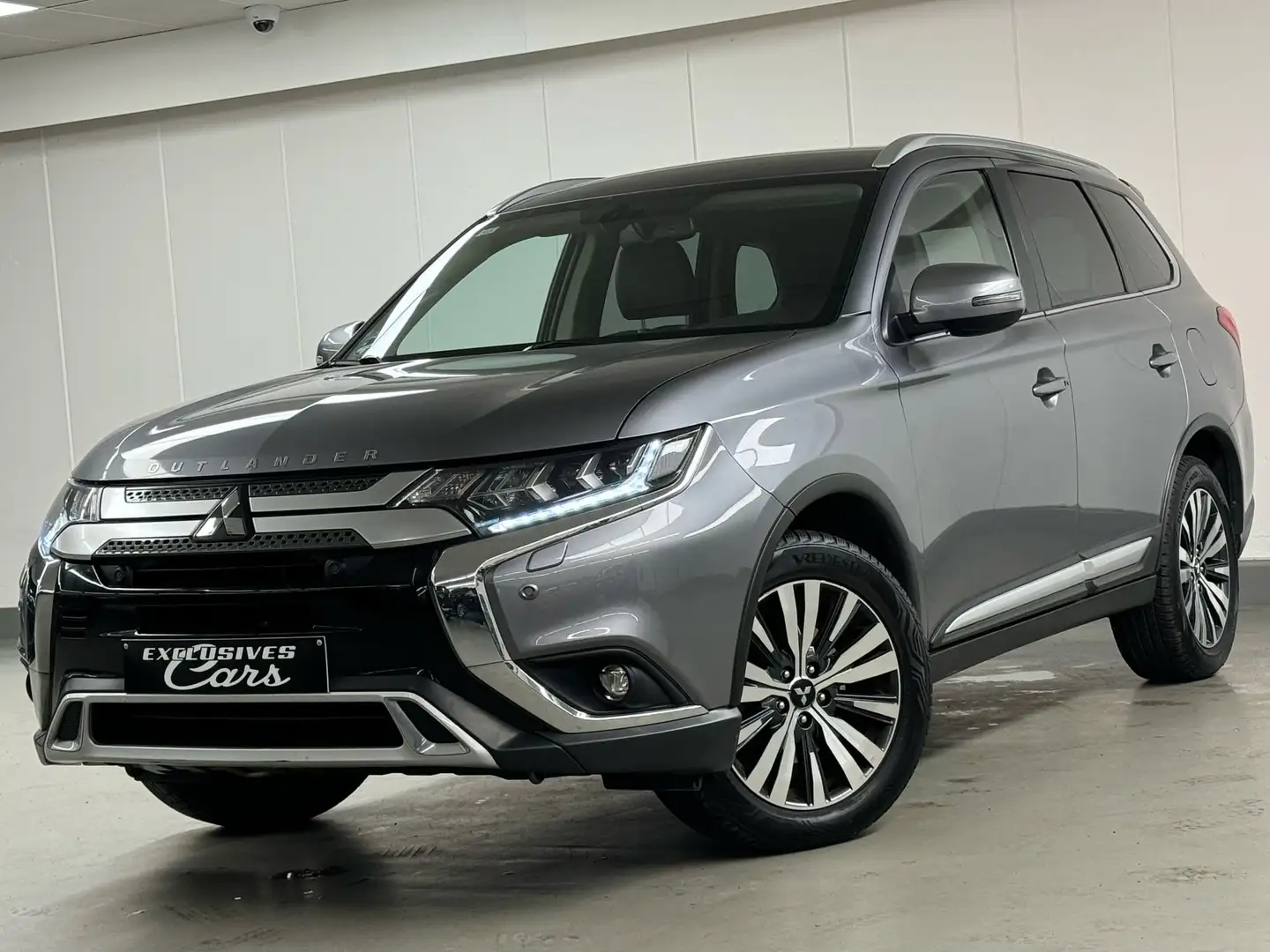 Mitsubishi Outlander 2.0I 150 CV DIAMOND 7 PLACES AUTO FULL OPTIONS Grey - 1