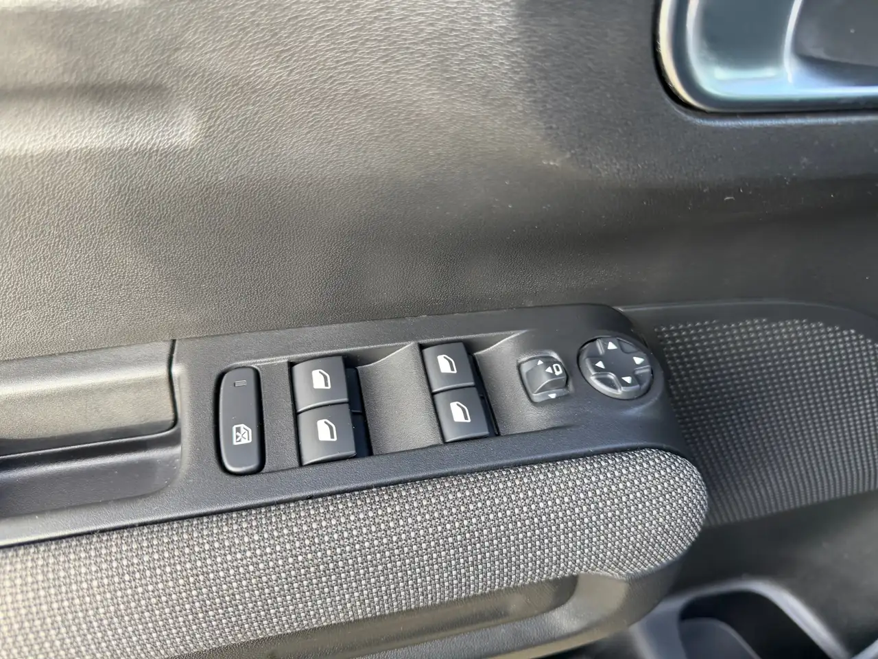 Citroen C3 Aircross 1.2 PureTech Shine Navi | App | Cruise | Metallic 19