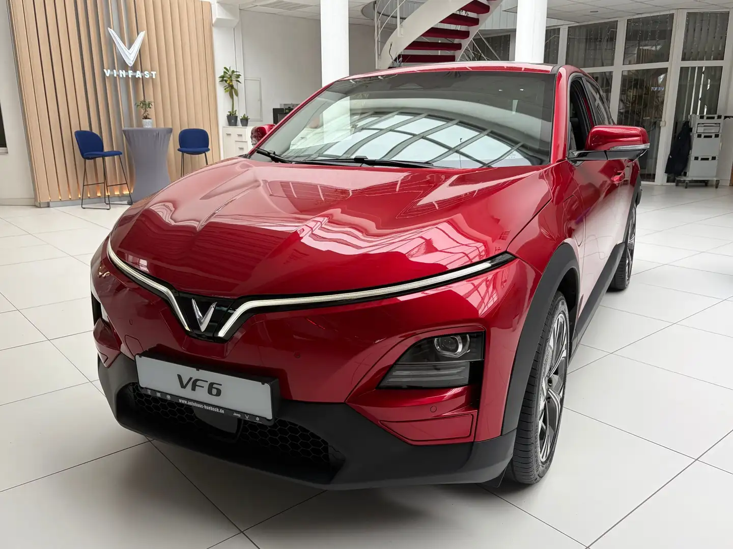 VinFast VF 6 VF6 59,6 kWh Plus Rot - 1