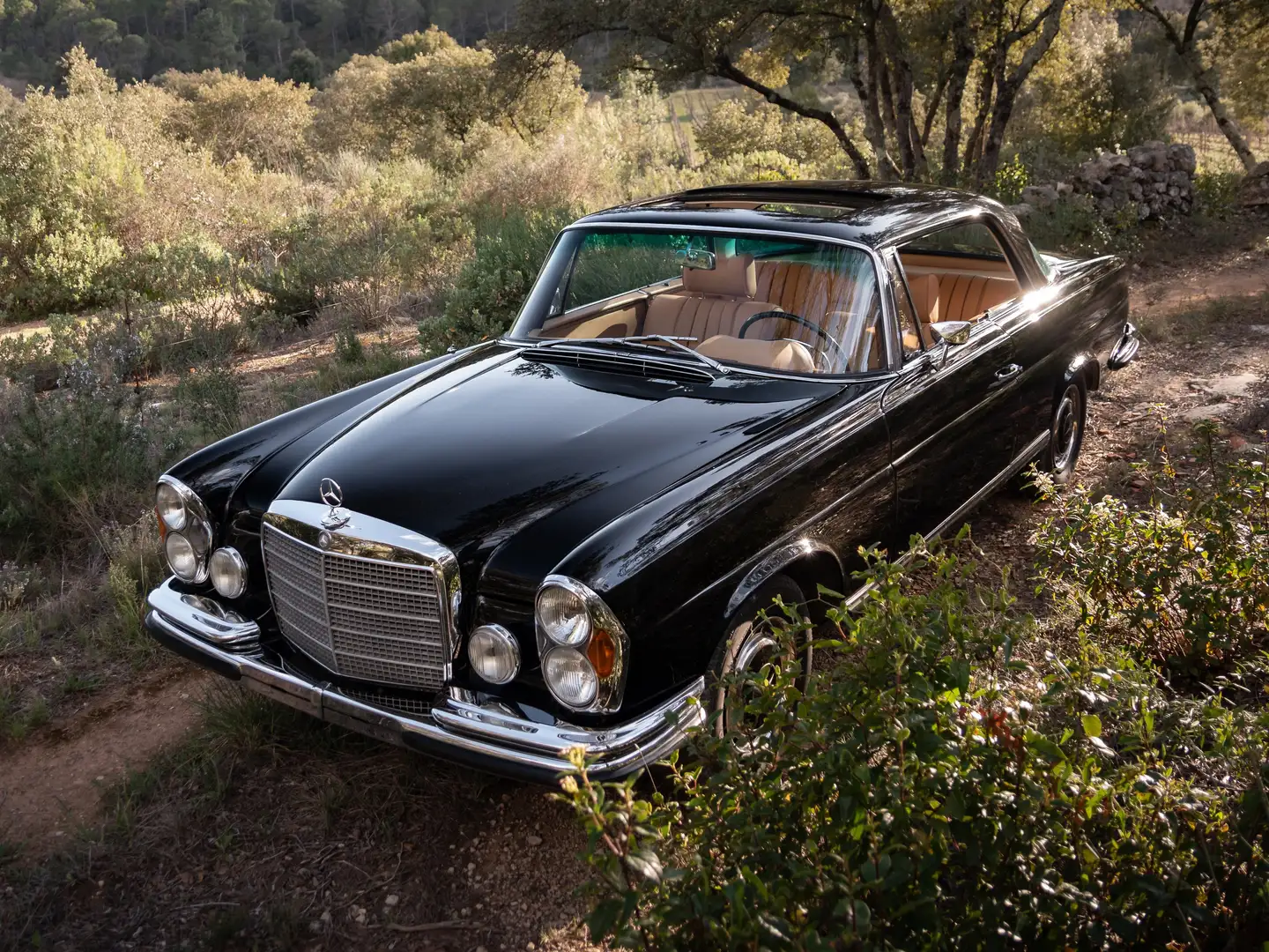Mercedes-Benz 280 SE 3.5 Coupe Beżowy - 1