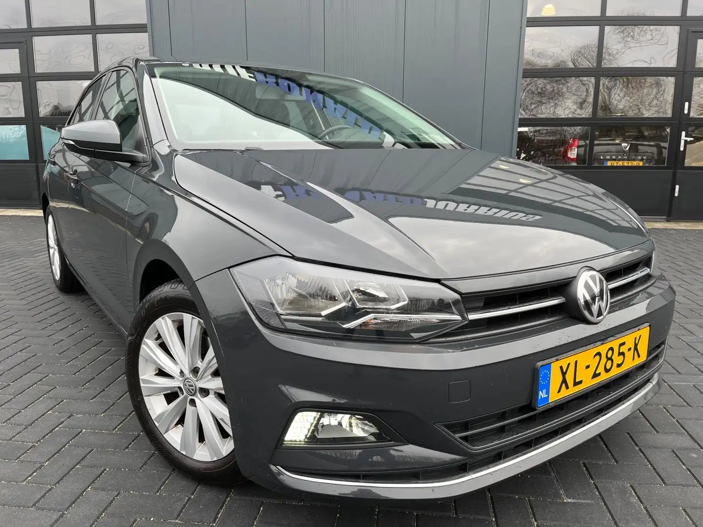 Volkswagen Polo 1.0 TSI Highline NL.Auto/115PK/Climatronic/Adaptiv Grijs - 2