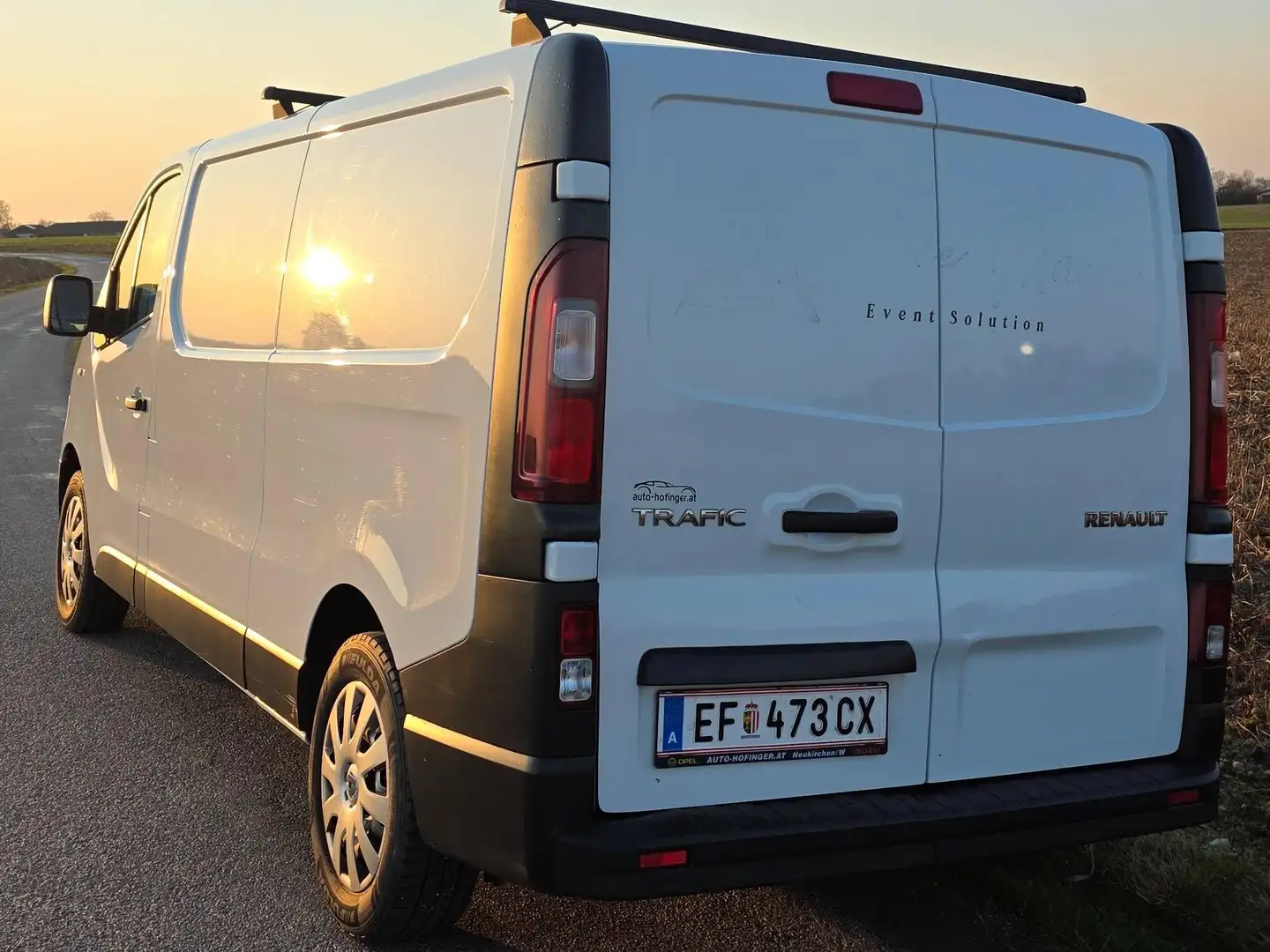 Renault Trafic Gedämmt, mit Dachluke Weiß - 2
