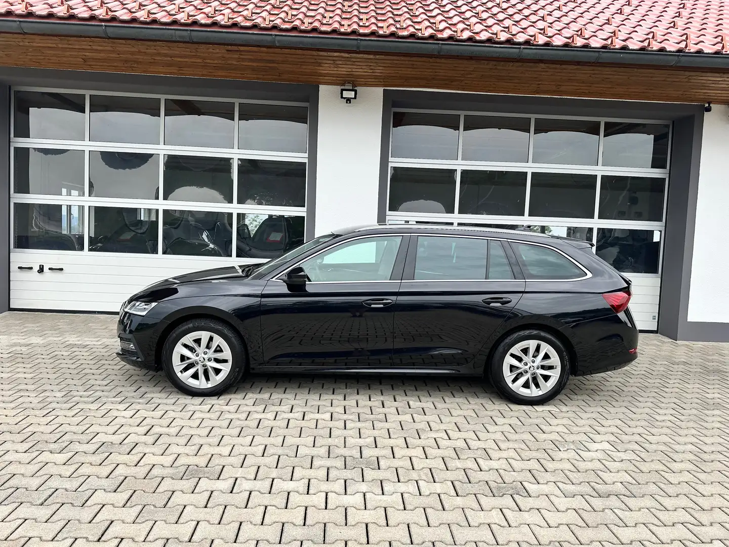 Skoda Octavia Style 2,0 TDI DSG *AHV*DIGITAL*LED*ACC*PDC*NAVI* Schwarz - 2