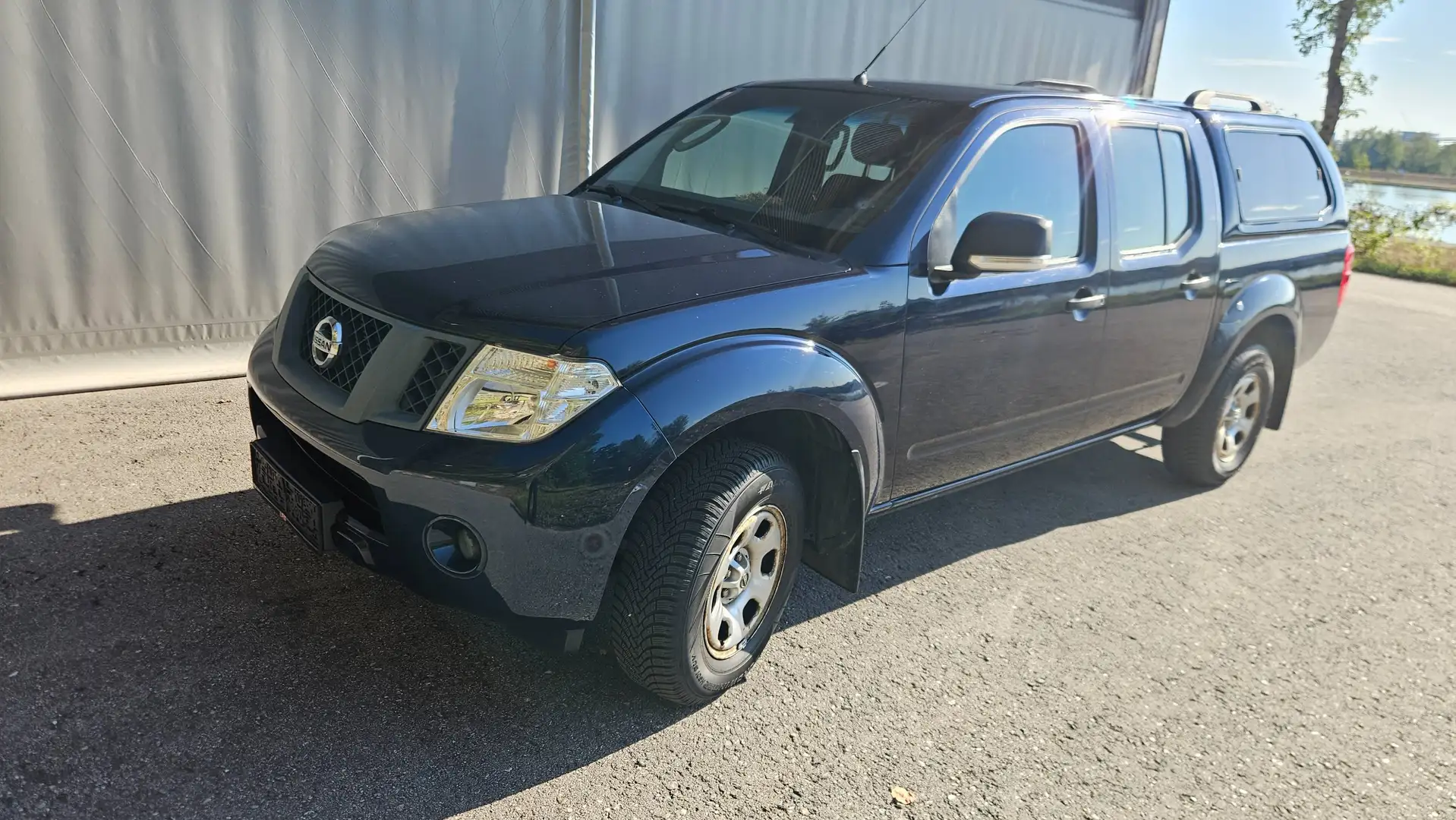Nissan Navara Double Cab Navara SE 2,5 dCi 4x4 SE Blau - 1