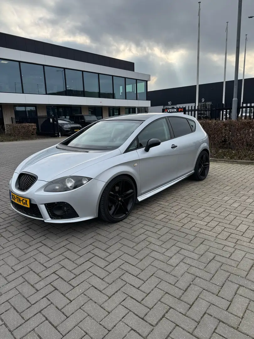 SEAT Leon 2.0 TFSI FR Grijs - 1