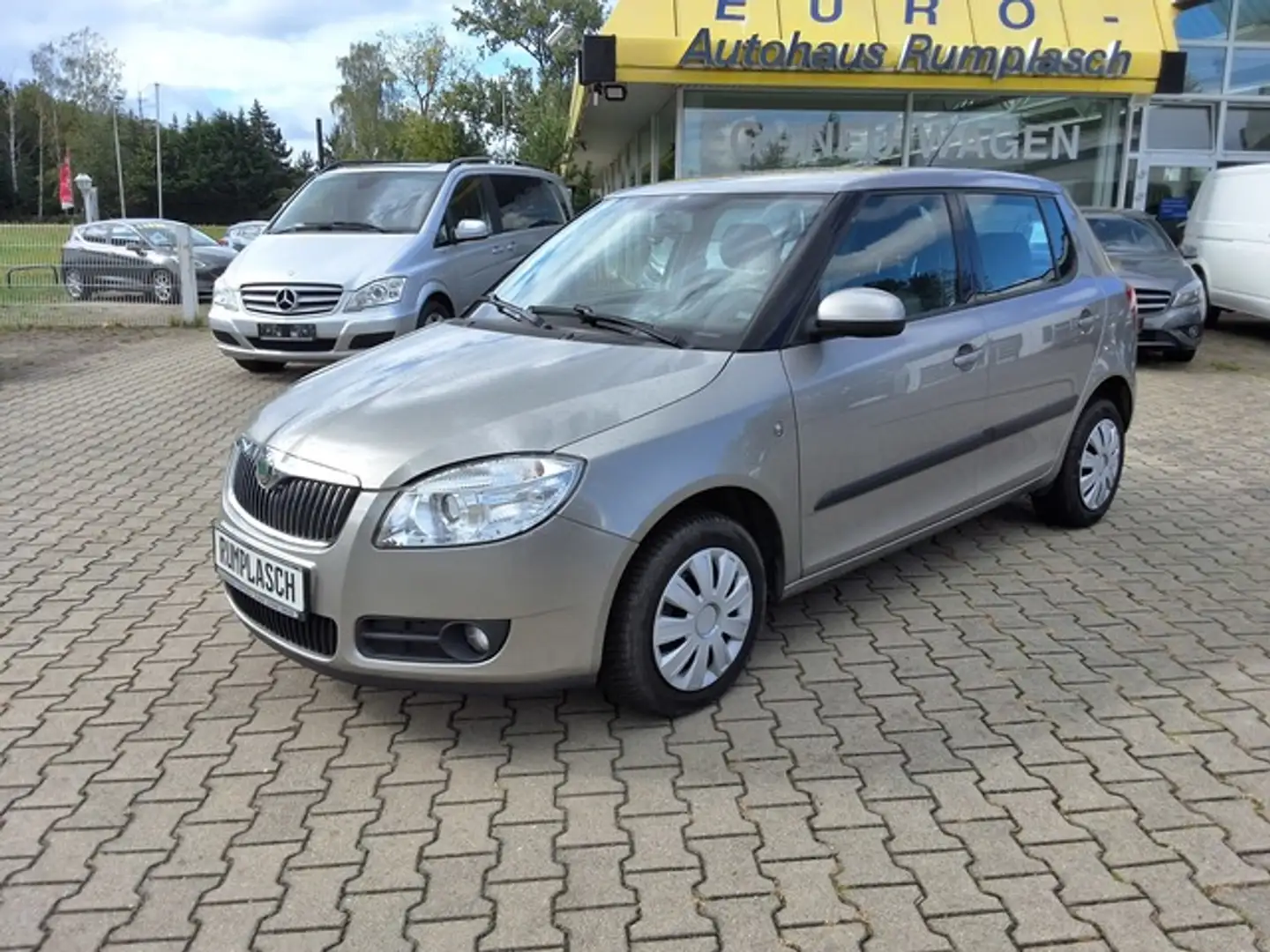 Skoda Fabia 1,2 Ambiente Klima ESP Sommer-und Winterräder Beige - 2