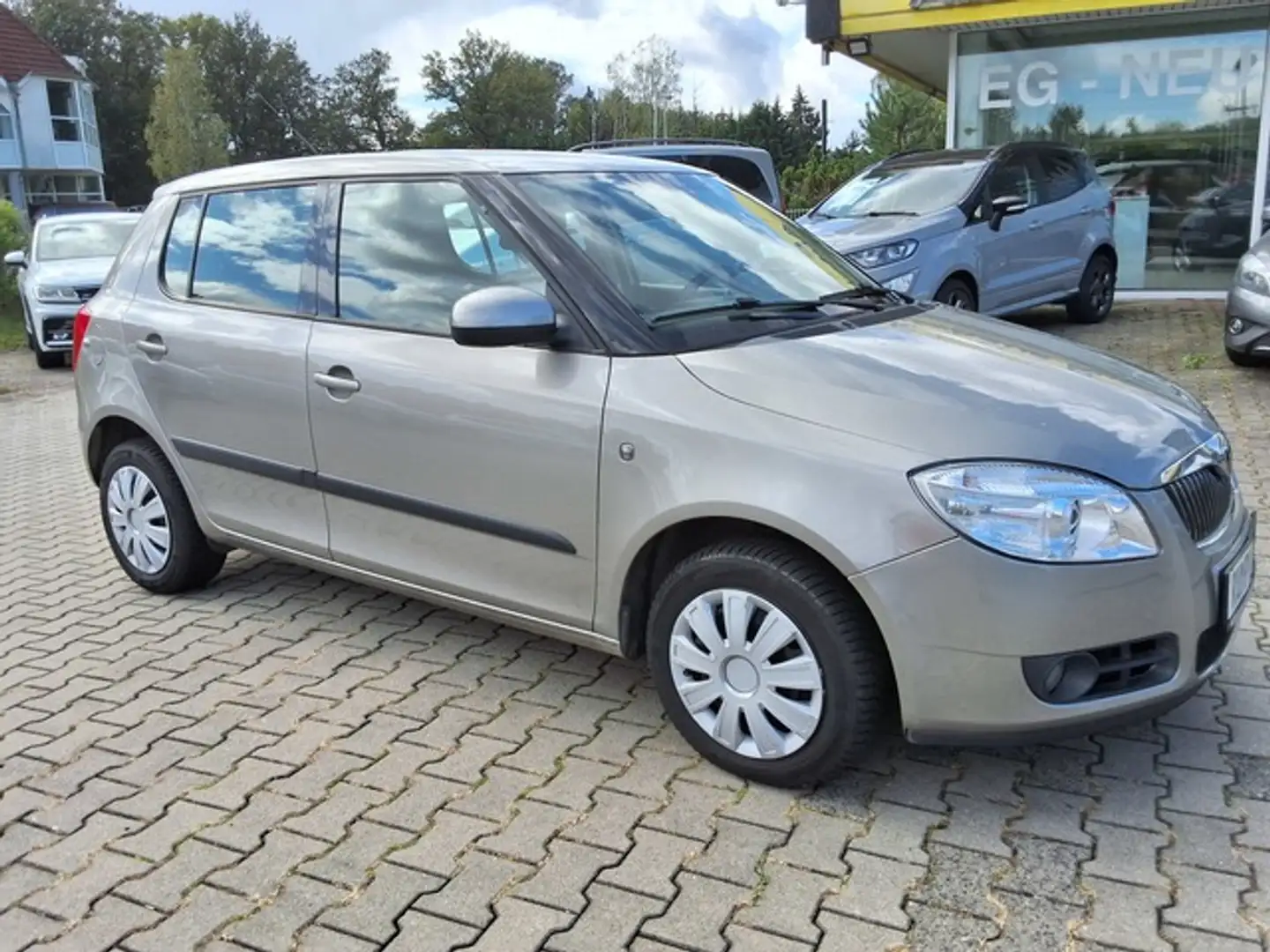 Skoda Fabia 1,2 Ambiente Klima ESP Sommer-und Winterräder Beige - 1