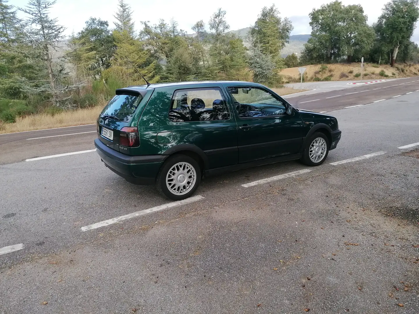 Volkswagen Golf 1.6 GT Special Verde - 1