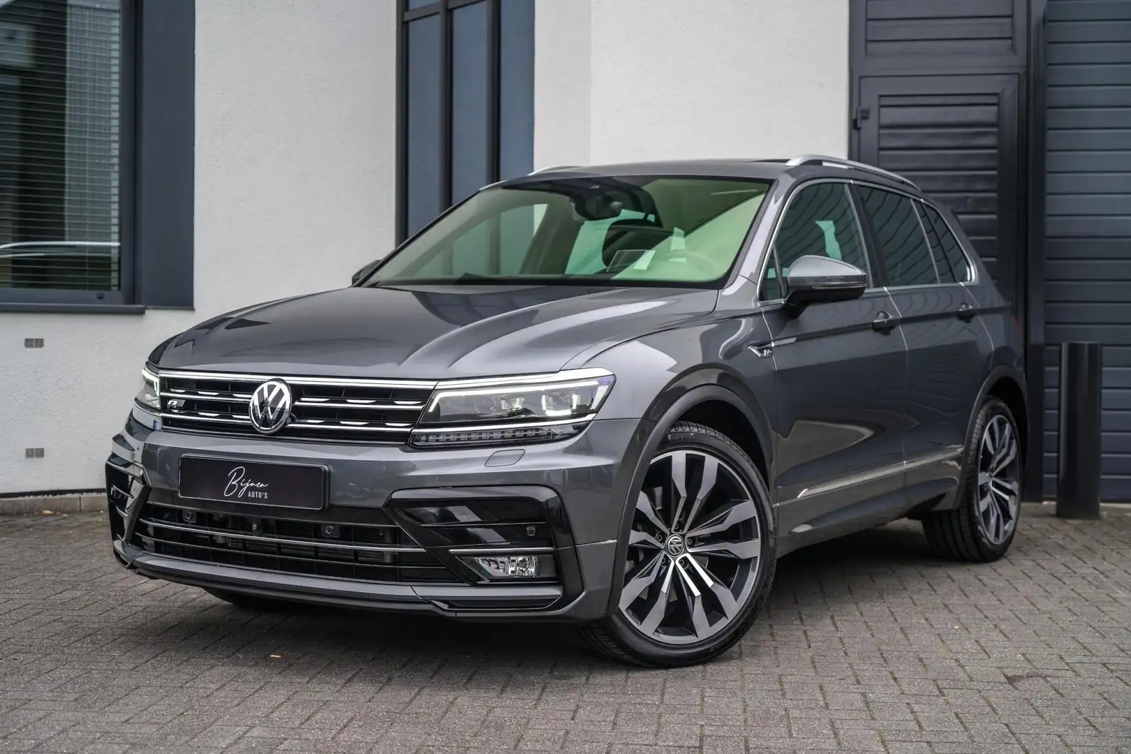 Volkswagen Tiguan 2.0 TSI R-Line PANO / TREKHAAK / 360CAM - 1