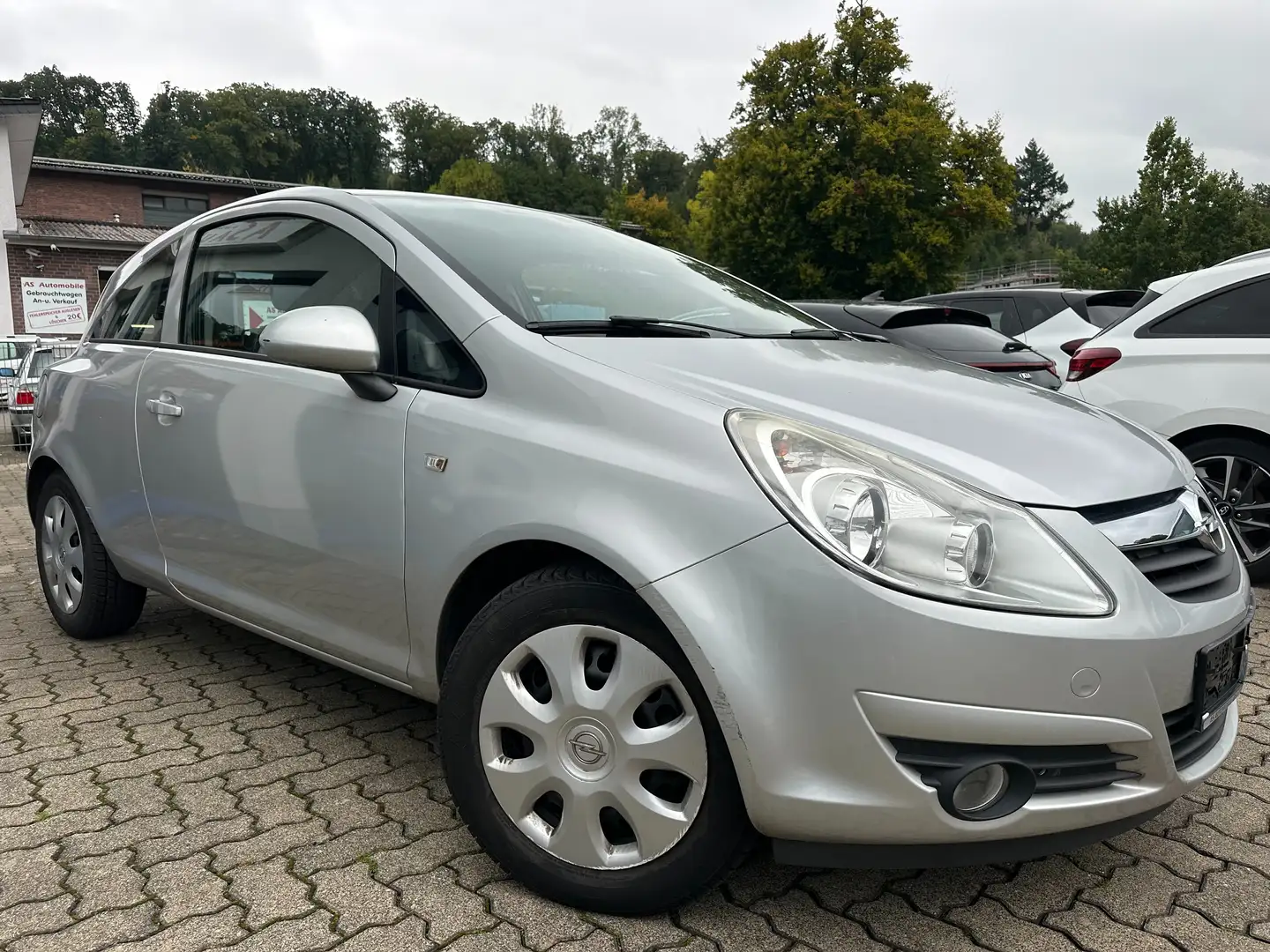 Opel Corsa 1.2 16V Edition+KLIMA+SERVO+ZENTRAL+TÜV:12/2026 Grau - 2