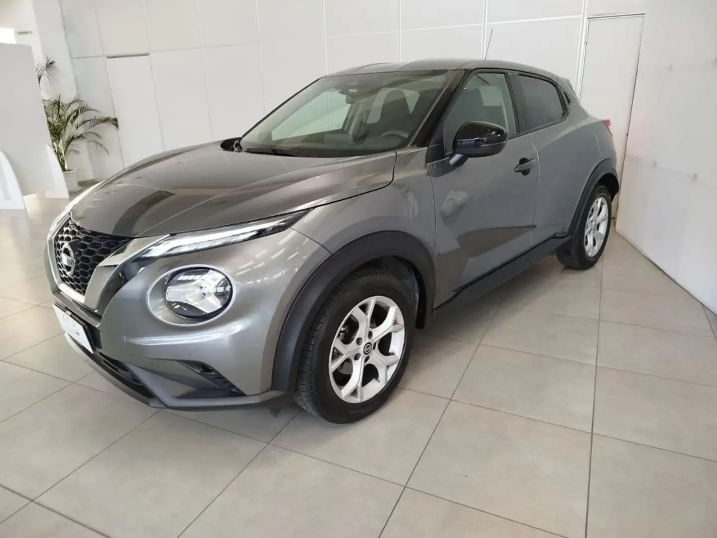 Nissan Juke 1.0 DIG-T 114 CV Business Gris - 2