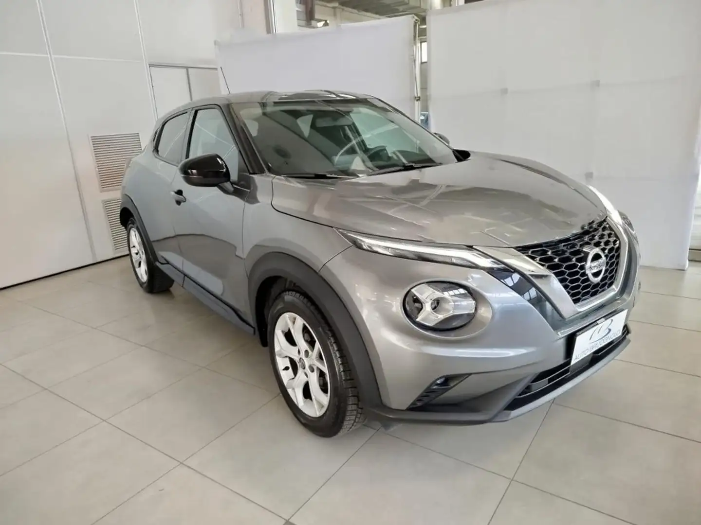 Nissan Juke 1.0 DIG-T 114 CV Business Gris - 1