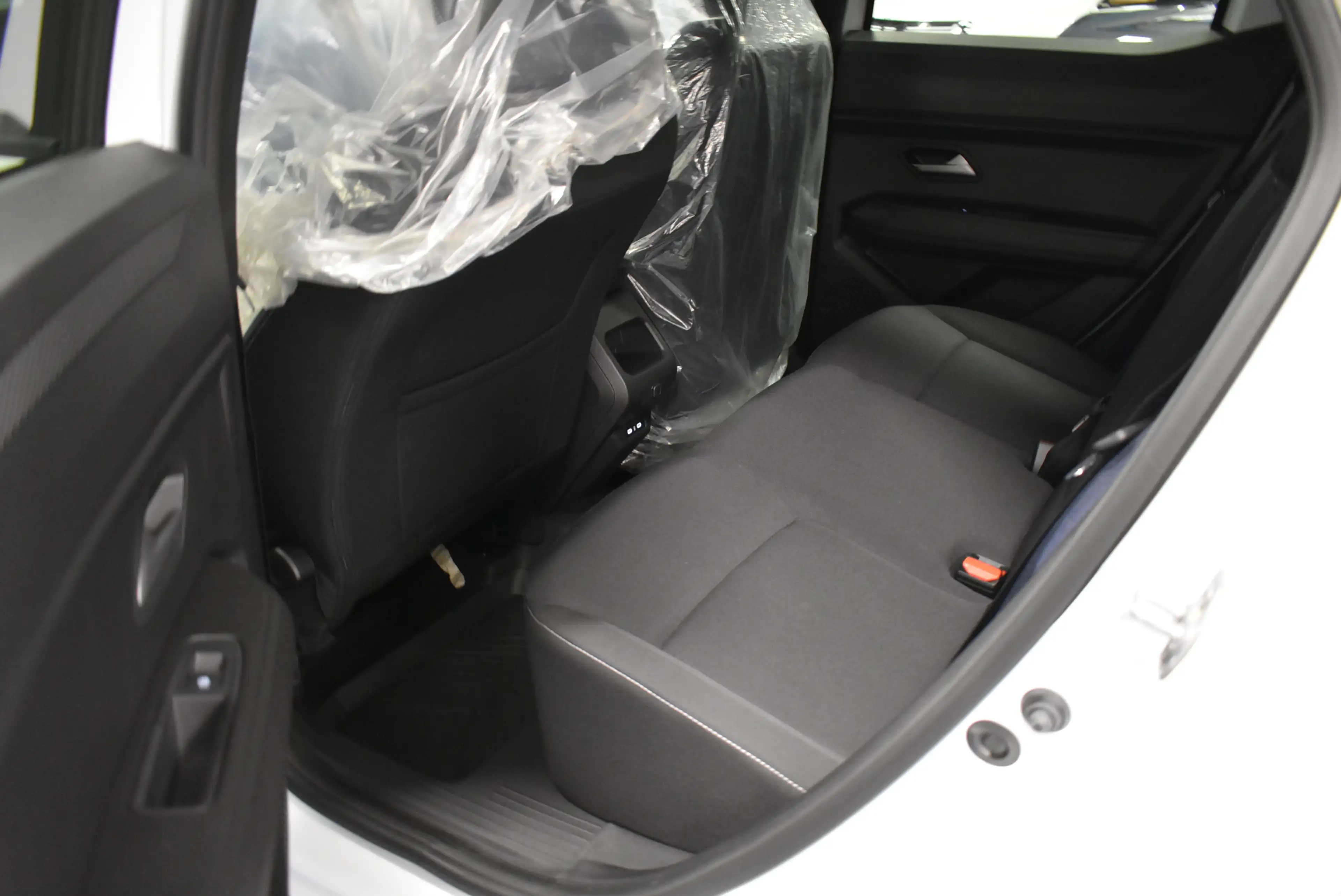 Dacia Duster Hybrid 140 Journey Aut Navi Led Kamera — photo 12