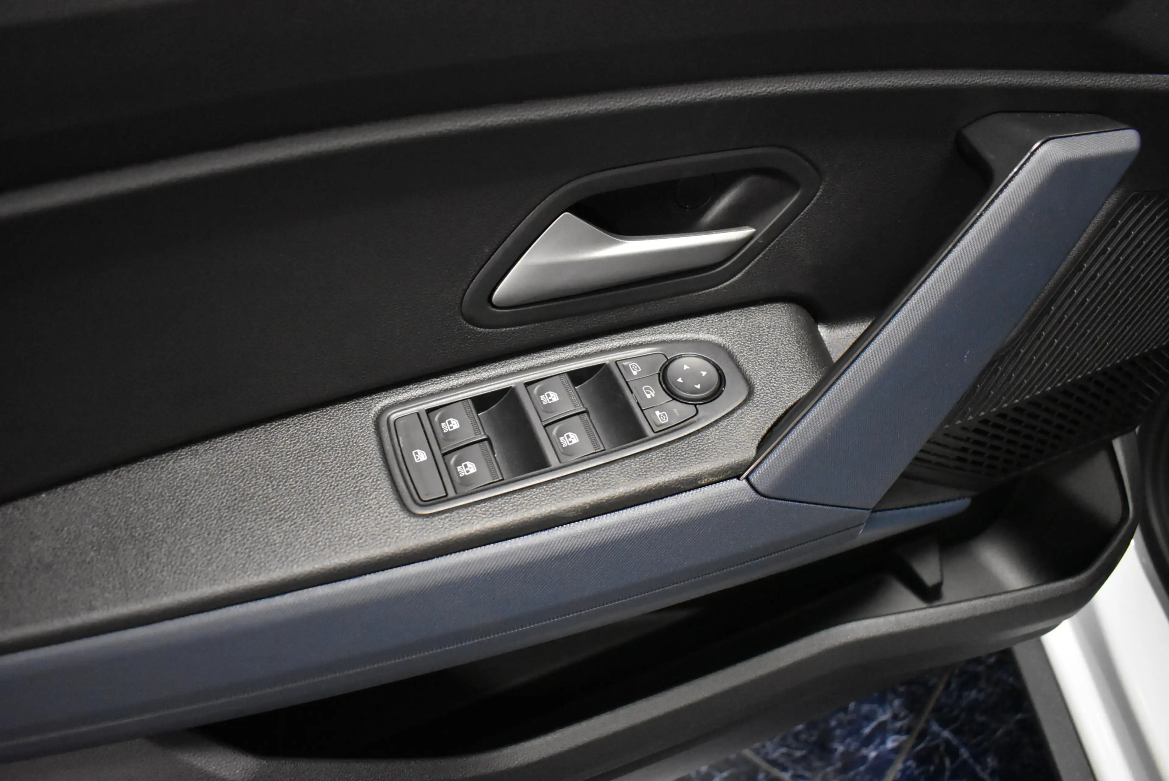 Dacia Duster Hybrid 140 Journey Aut Navi Led Kamera — photo 11