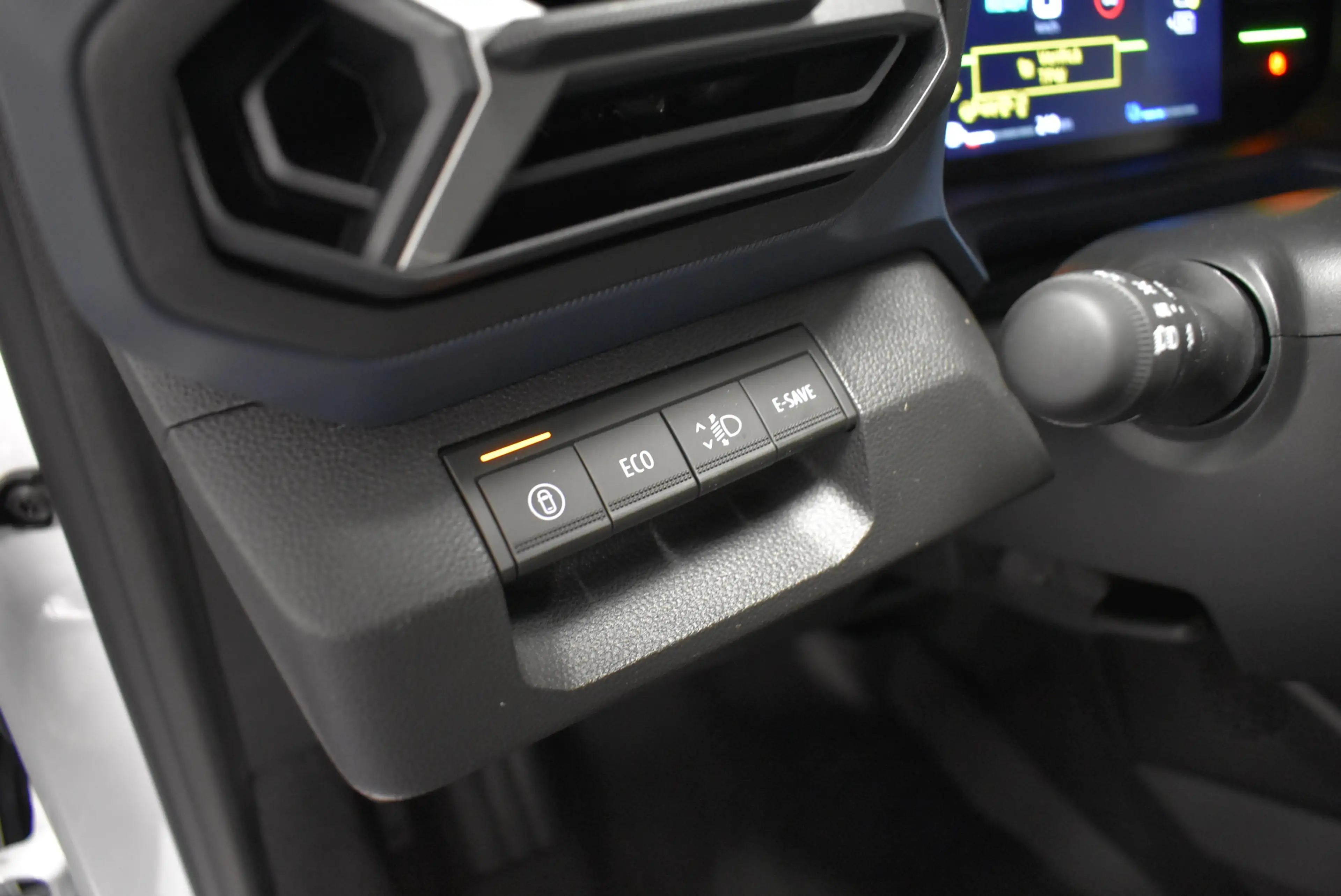 Dacia Duster Hybrid 140 Journey Aut Navi Led Kamera — photo 10