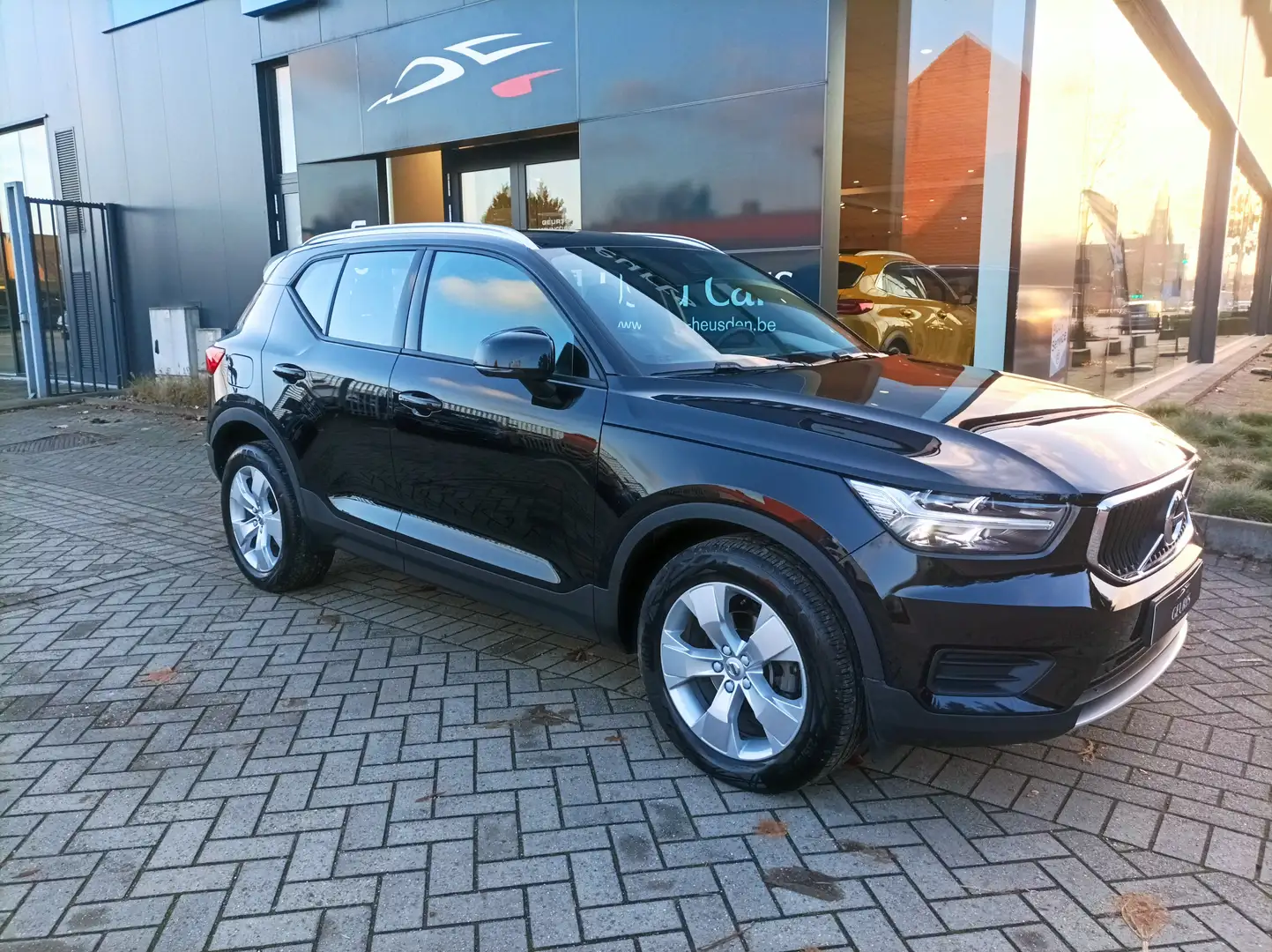 Volvo XC40 XC40 T2 Essential Aut. Noir - 2