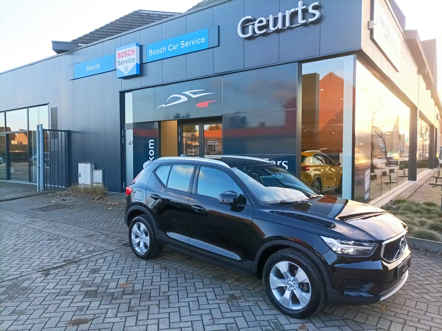 Volvo XC40 XC40 T2 Essential Aut. Noir - 1