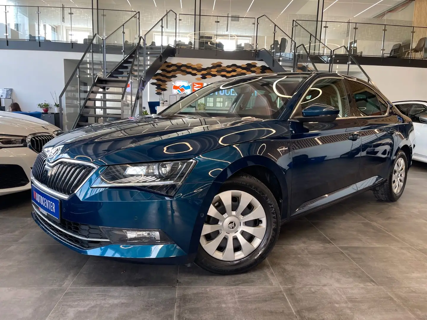Skoda Superb Lim. L&K *Pano*Xenon*Kamera* Blau - 2