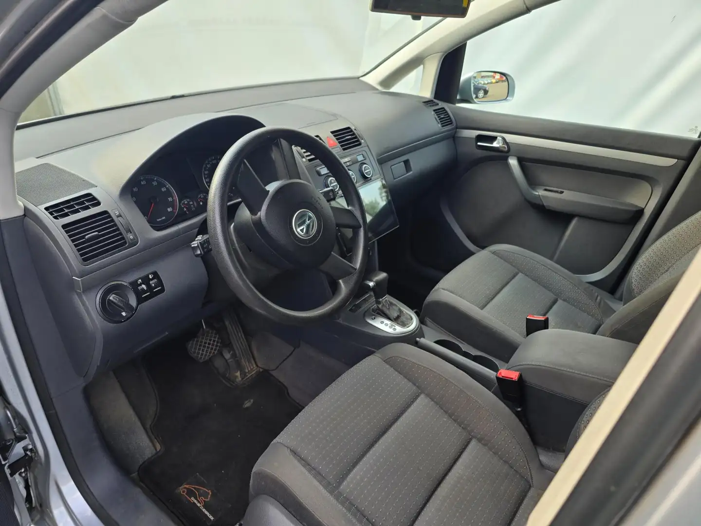 Volkswagen Touran 1.6-16V FSI AUTOMAAT *apk:09-2026* Grijs - 2