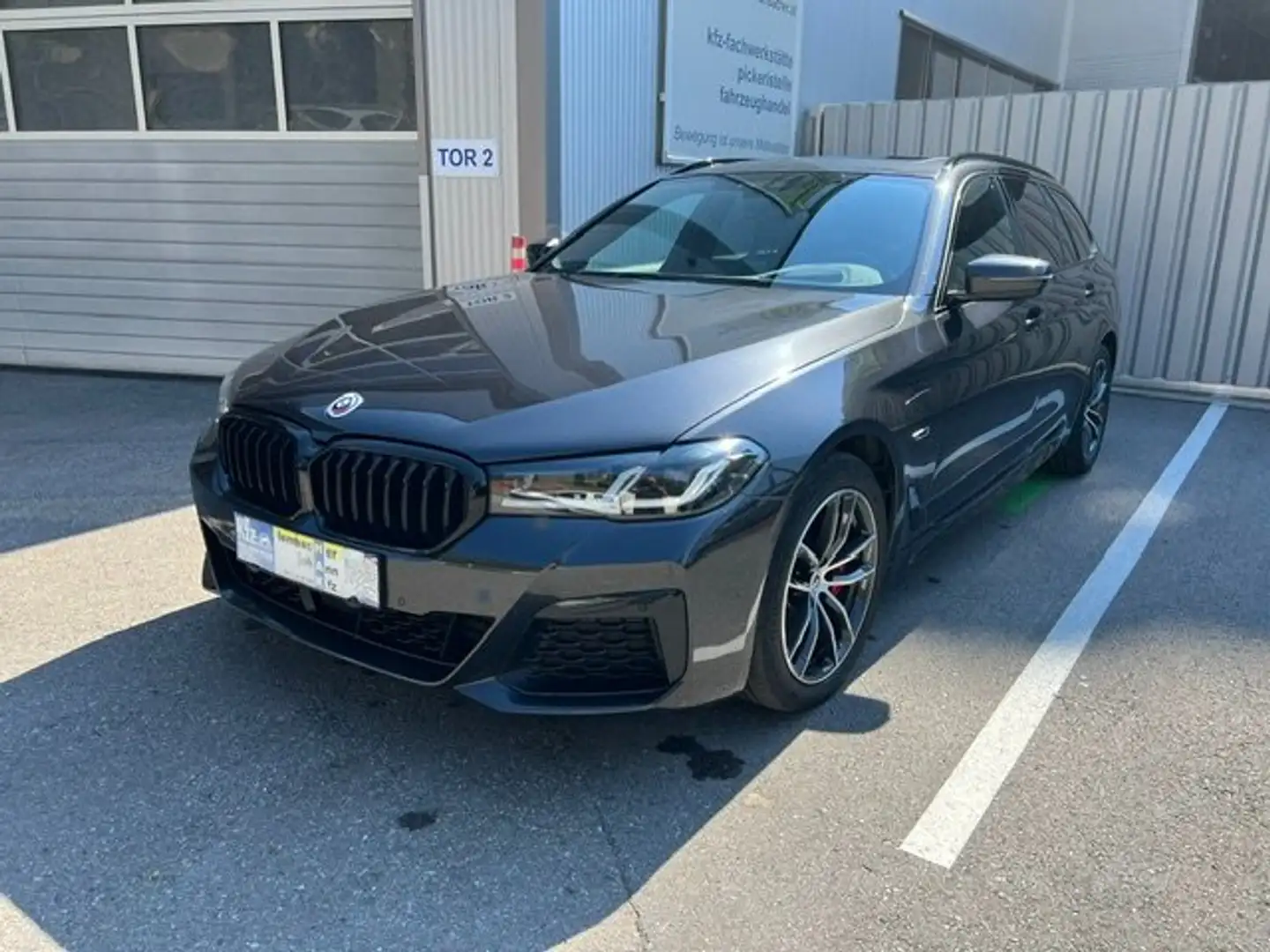 BMW 530 530 e xDrive M Sport Grau - 1